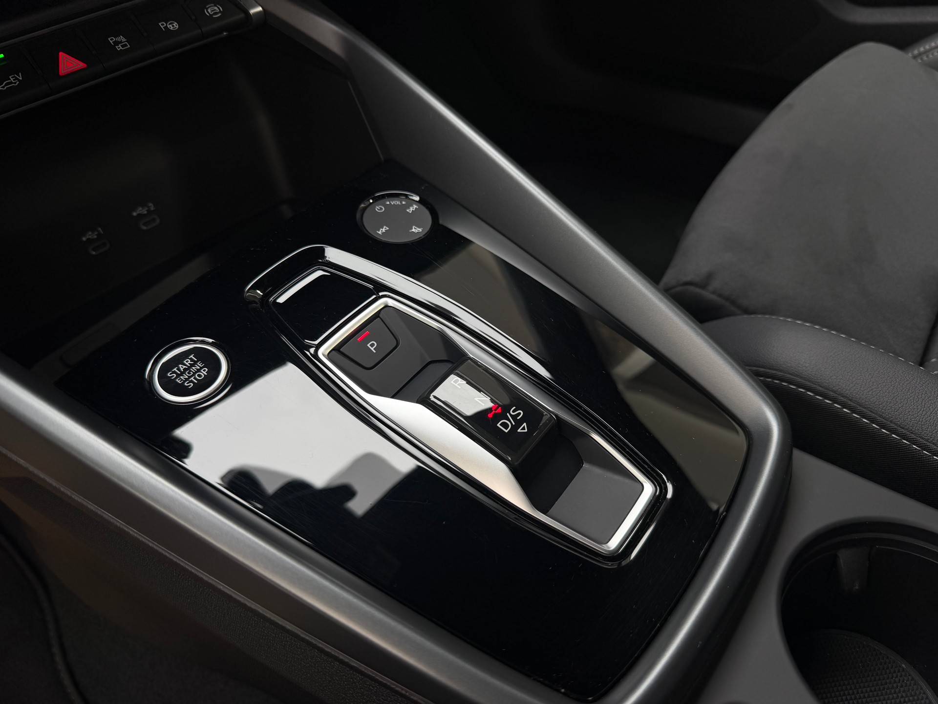 AUDI A3 Sportback 45 TFSI e S line Attraction S-tronic-image-27