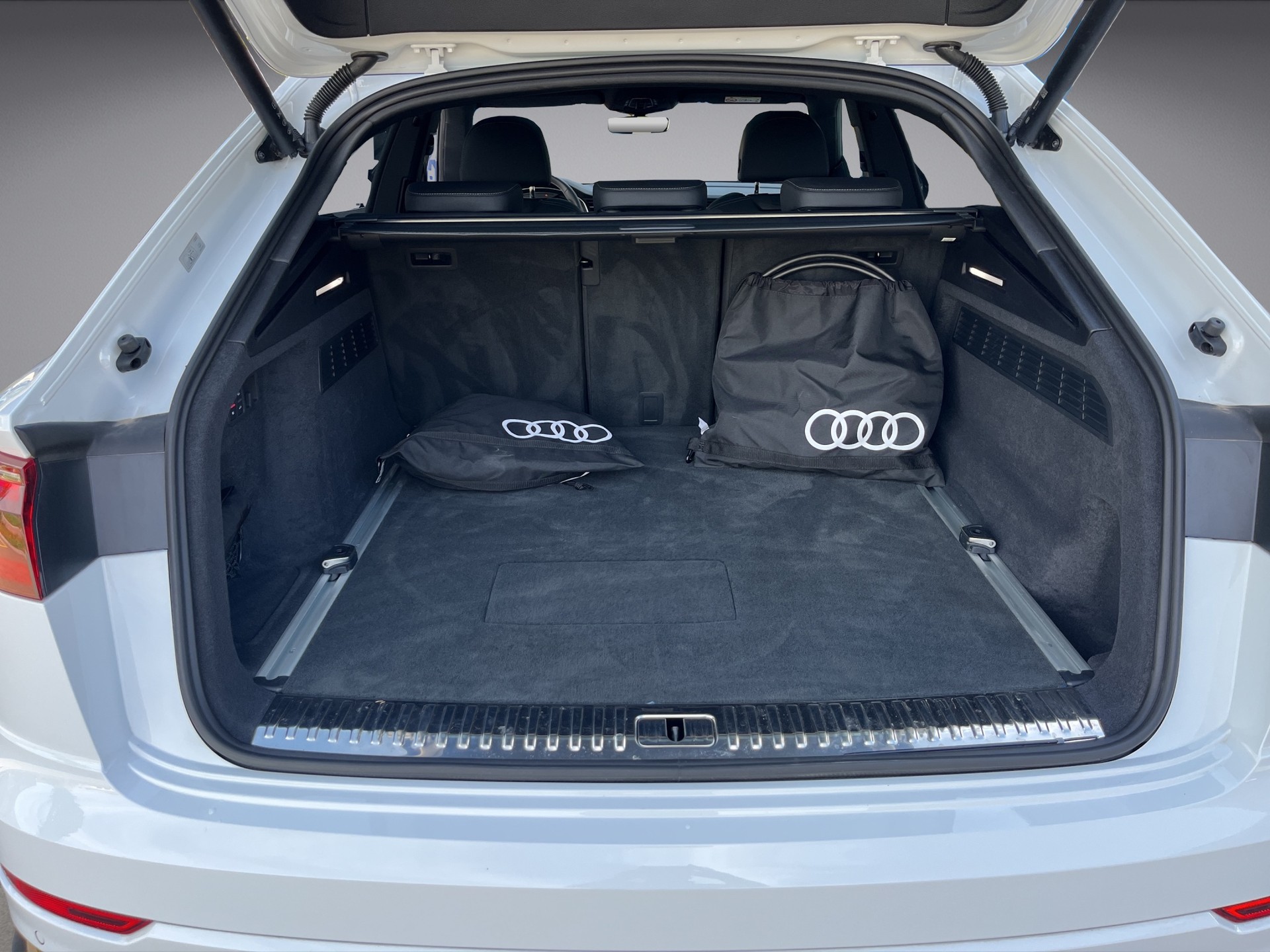 AUDI Q8 SUV TFSI e quattro 290 kW tiptronic*Standklima/Heizung, Allradlenkung, Panodach, B&O, Nachtsicht, (5-Jahre Garantie)-image-16
