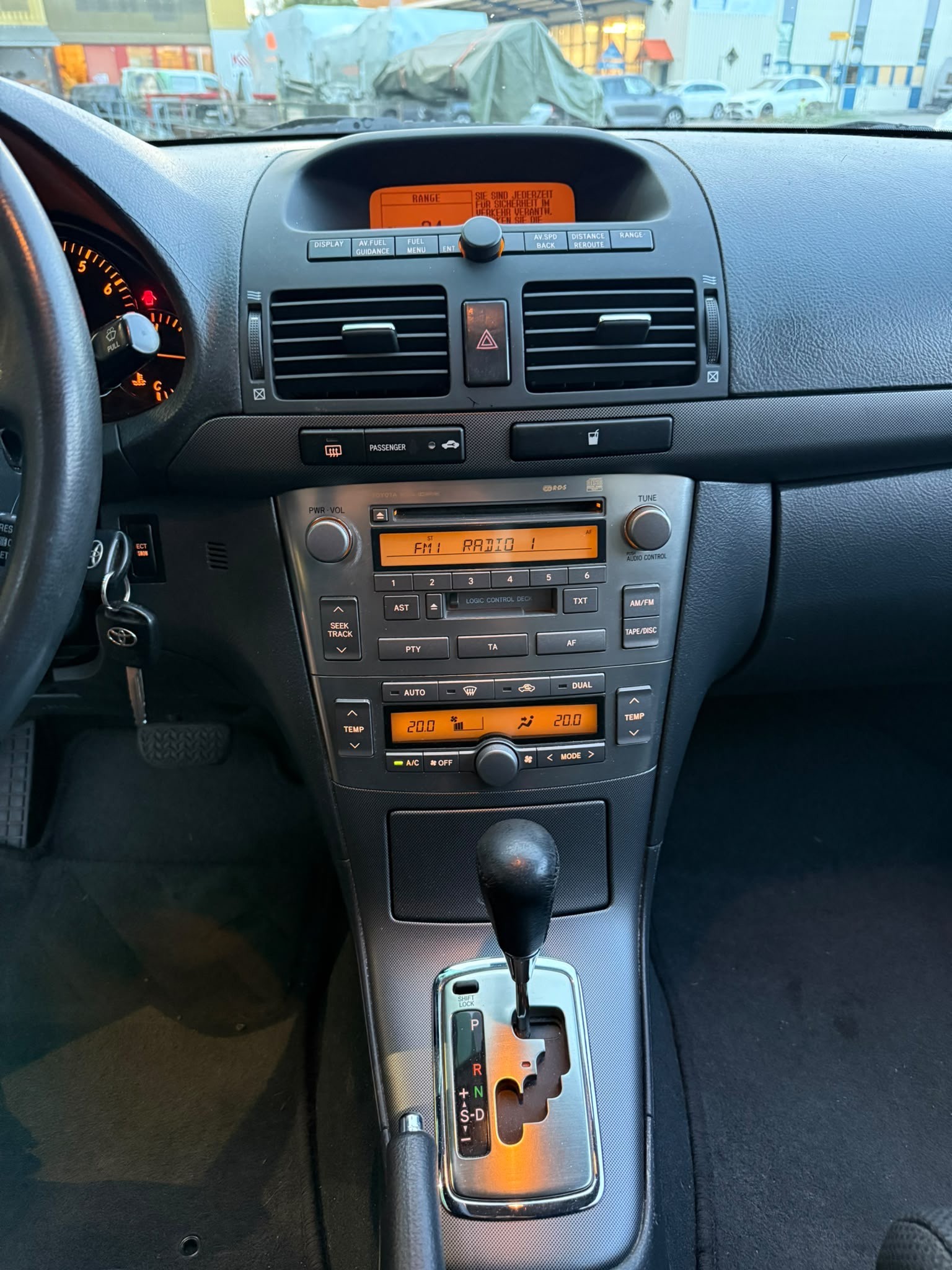 TOYOTA Avensis 2.4 D4 VVT-i Linea Sol Sportswagon T-Step5-image-10