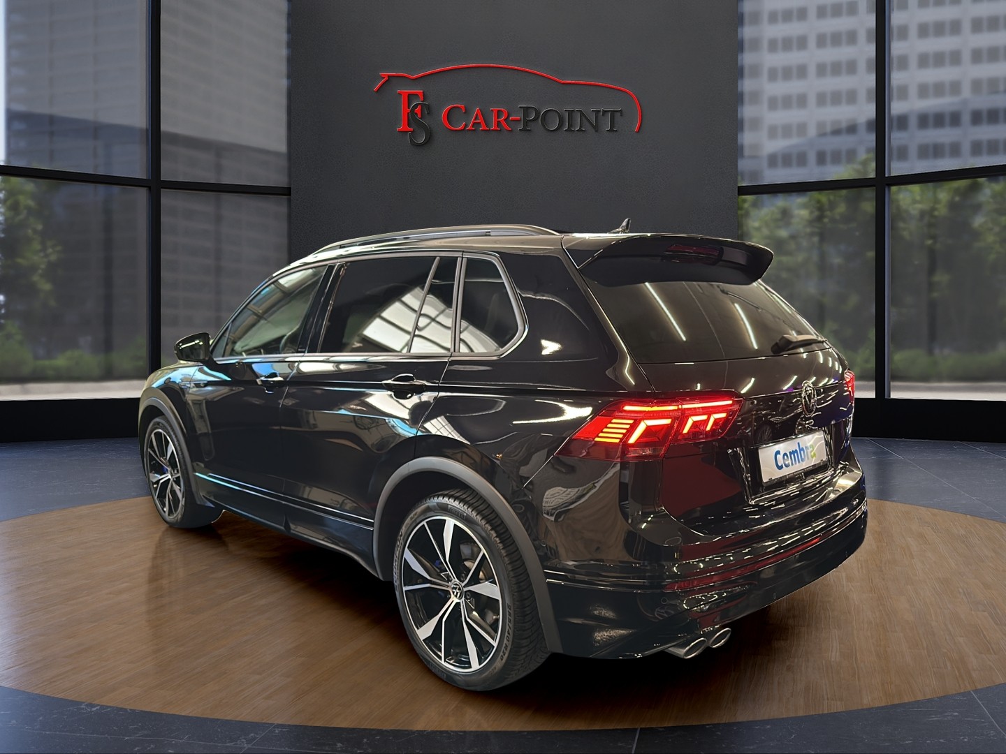 VW Tiguan 2.0TSI R 4Motion DSG-image-4
