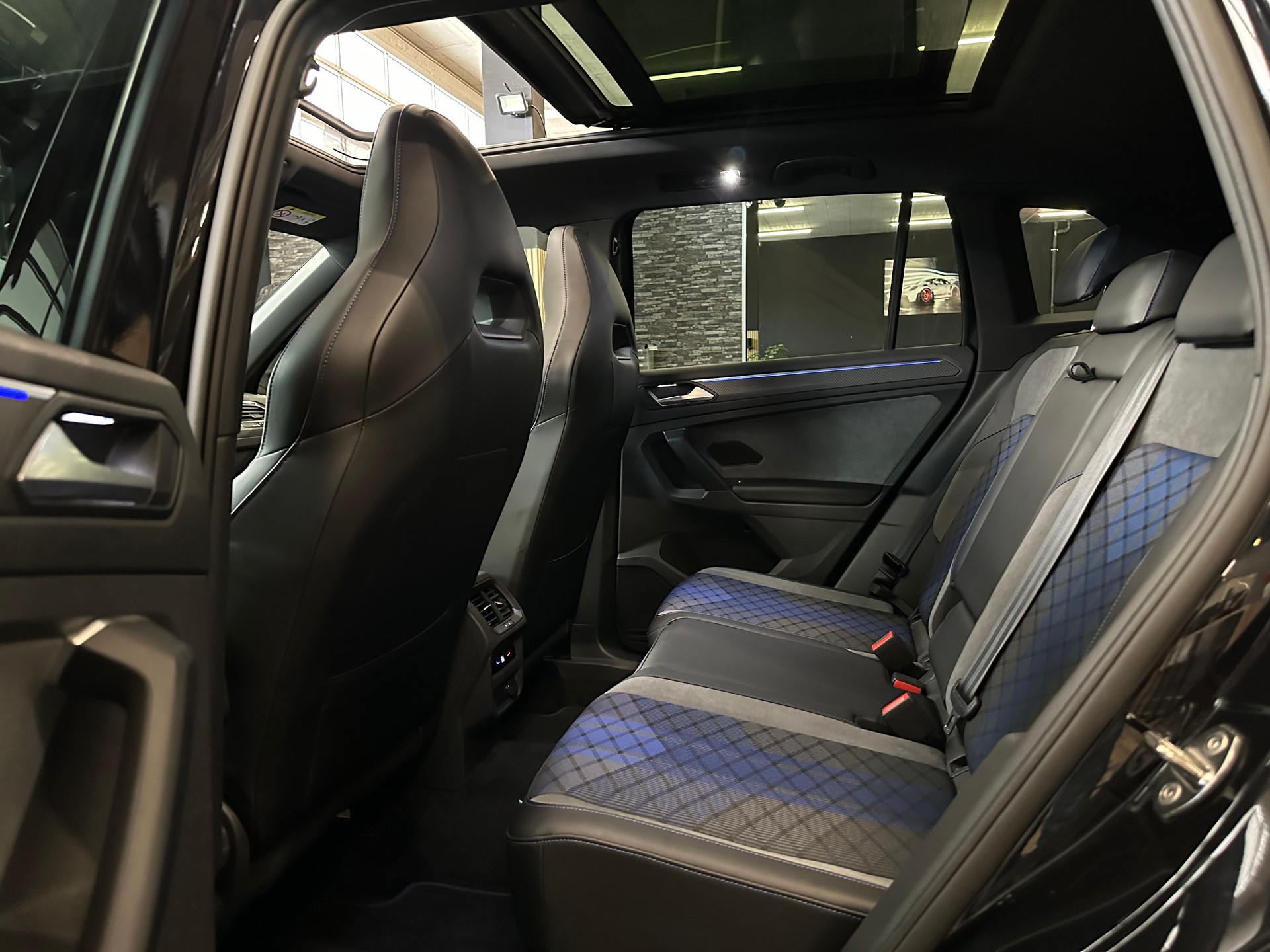VW Tiguan 2.0TSI R 4Motion DSG-image-10