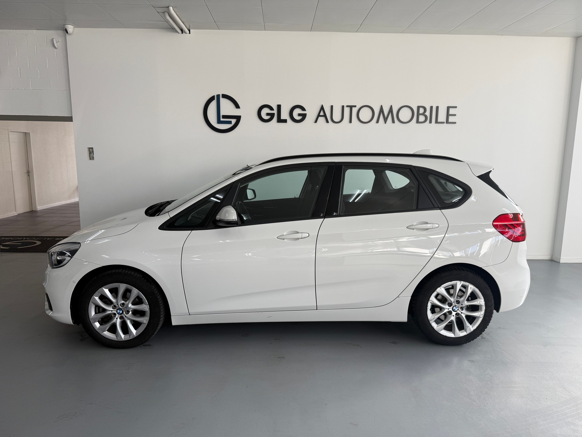 BMW 218d Active Tourer Steptronic-image-1