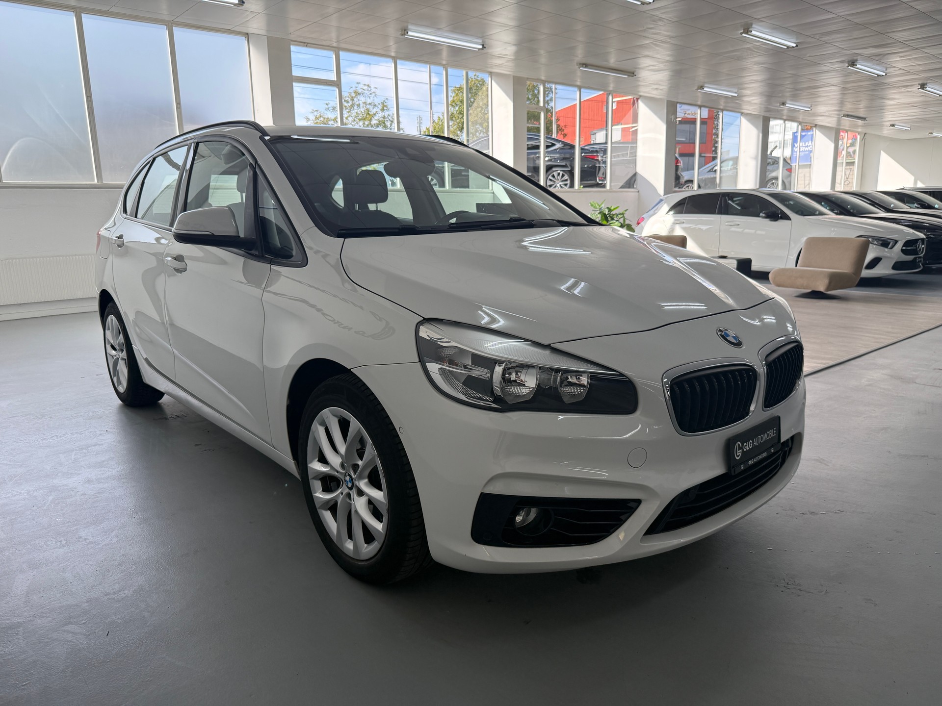 BMW 218d Active Tourer Steptronic-image-2