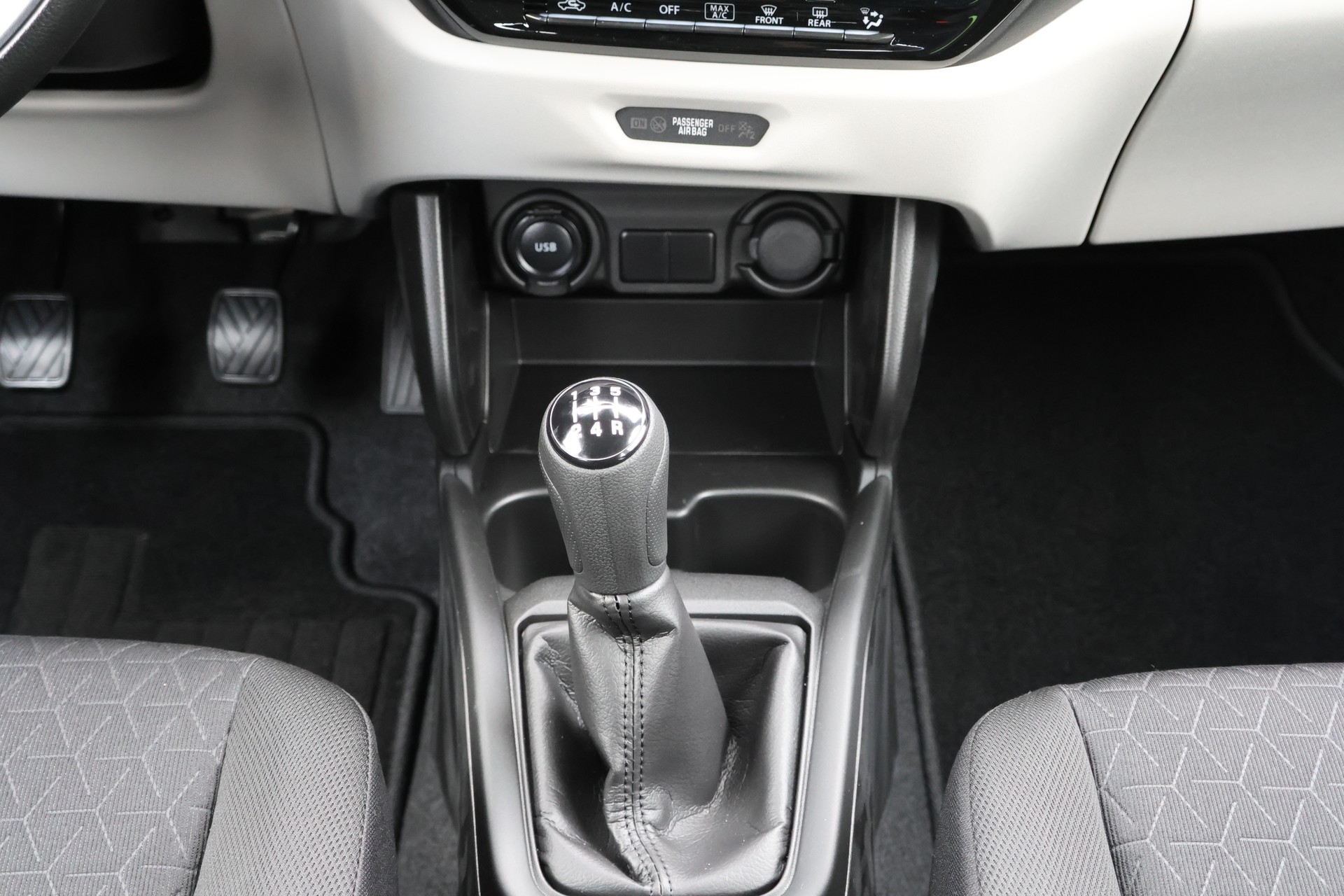 SUZUKI Swift 1.2 Unico Hybrid-image-9
