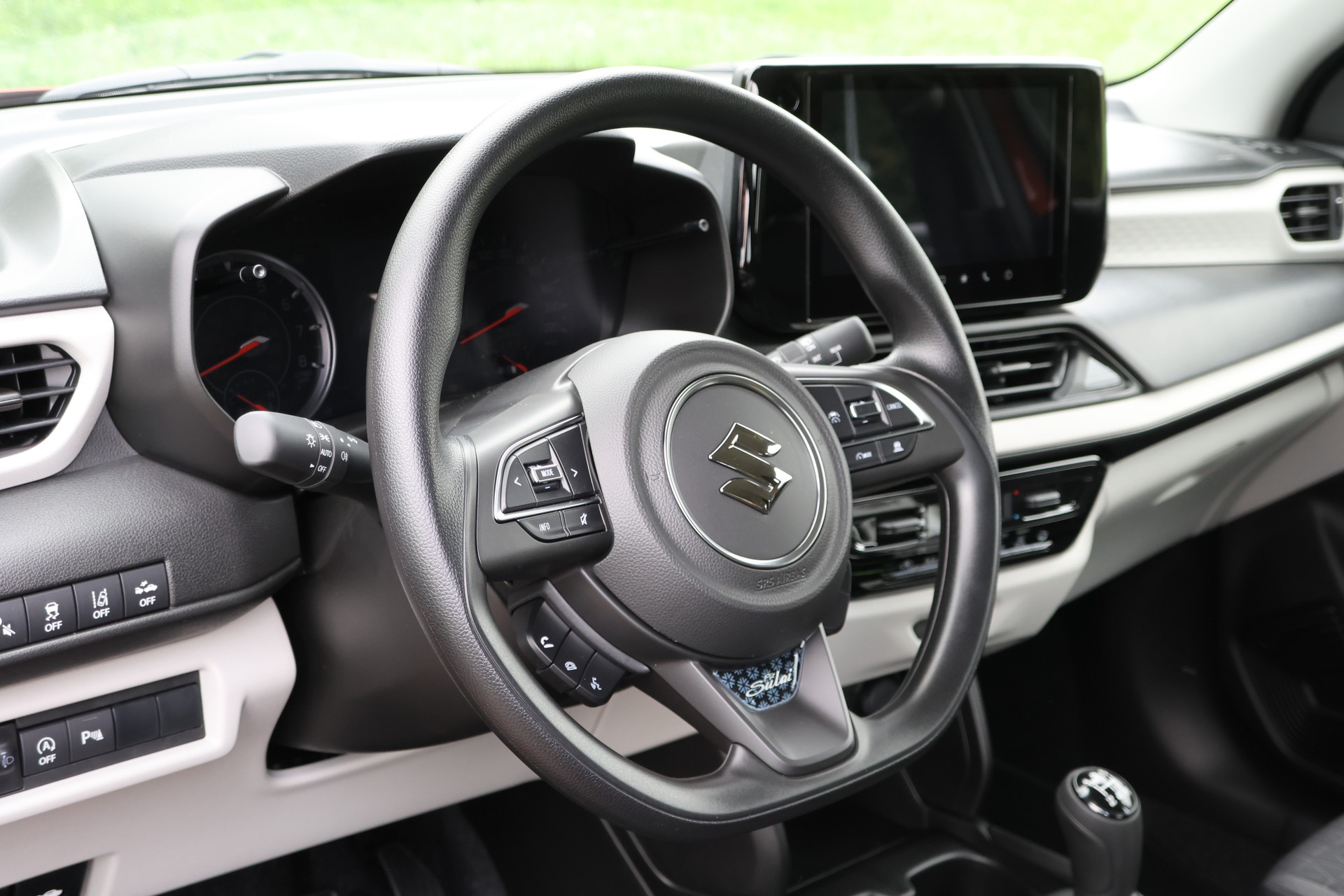 SUZUKI Swift 1.2 Unico Hybrid-image-4