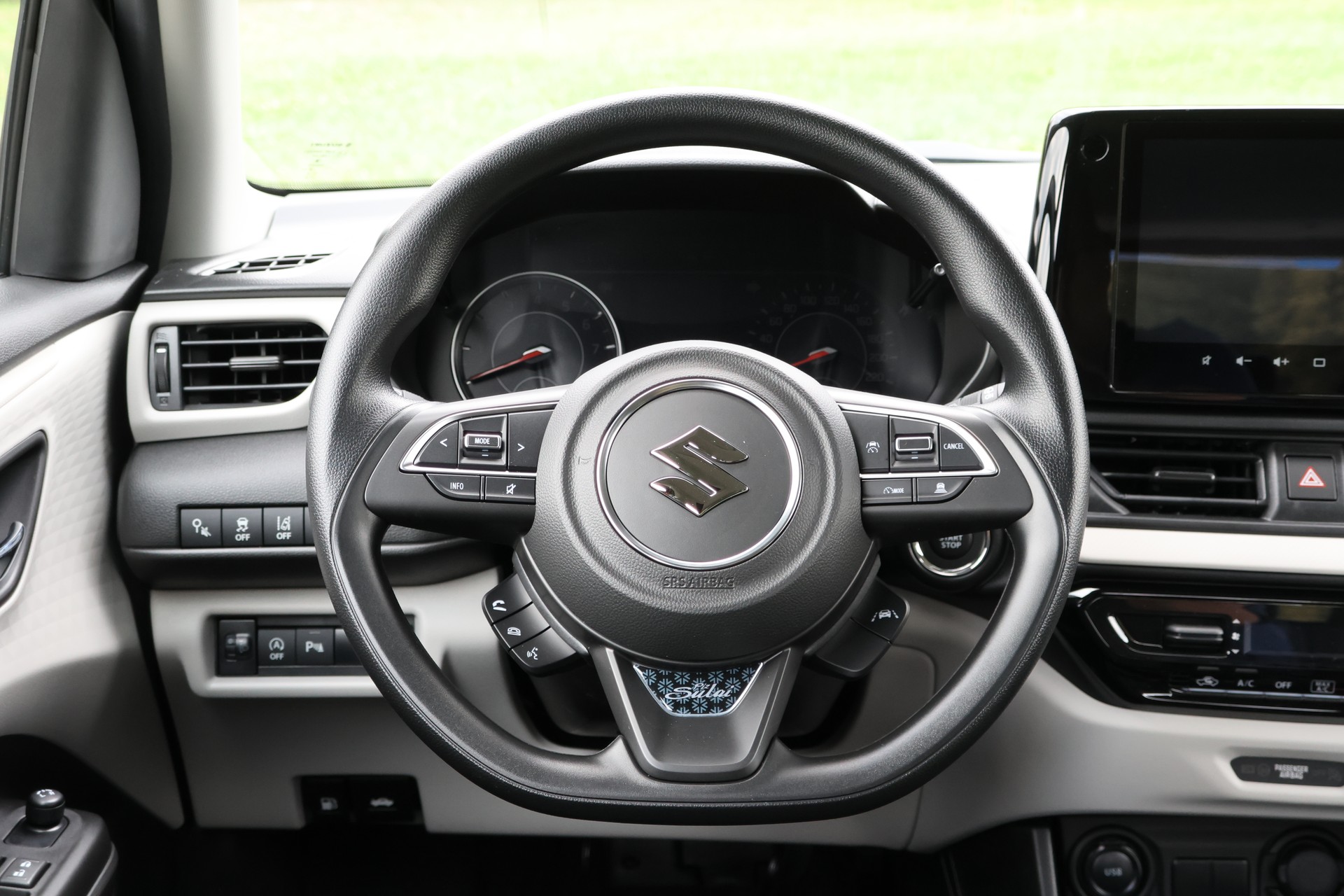 SUZUKI Swift 1.2 Unico Hybrid-image-5