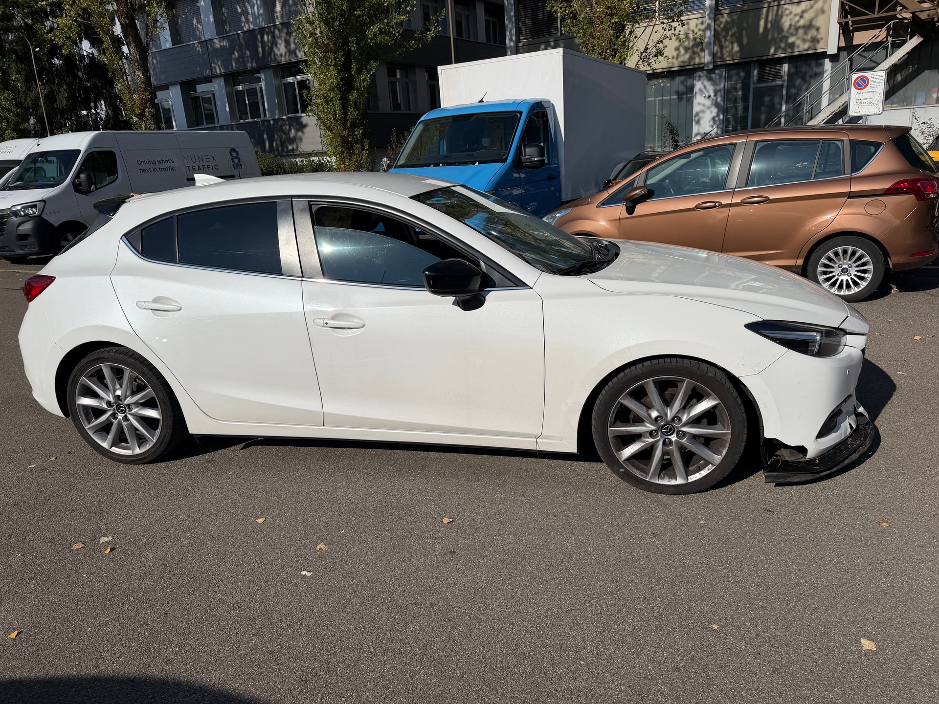 MAZDA 3 SKYACTIV-D 150 Revolution Automat-image-4