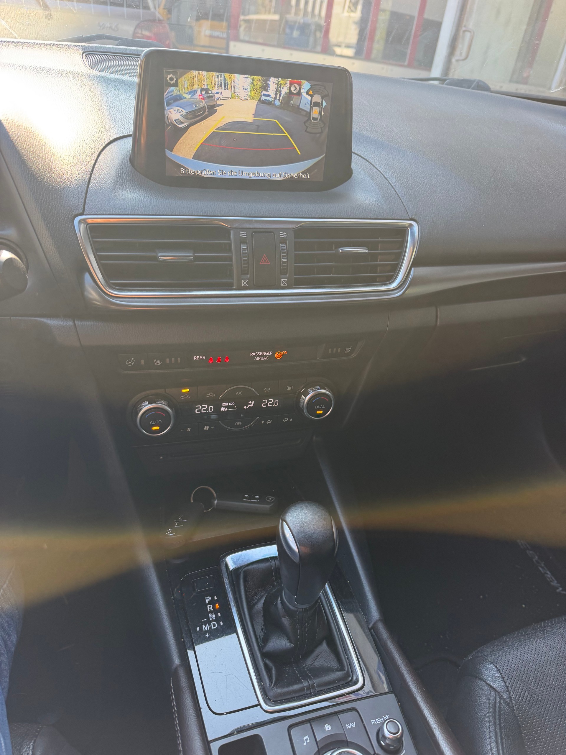 MAZDA 3 SKYACTIV-D 150 Revolution Automat-image-11