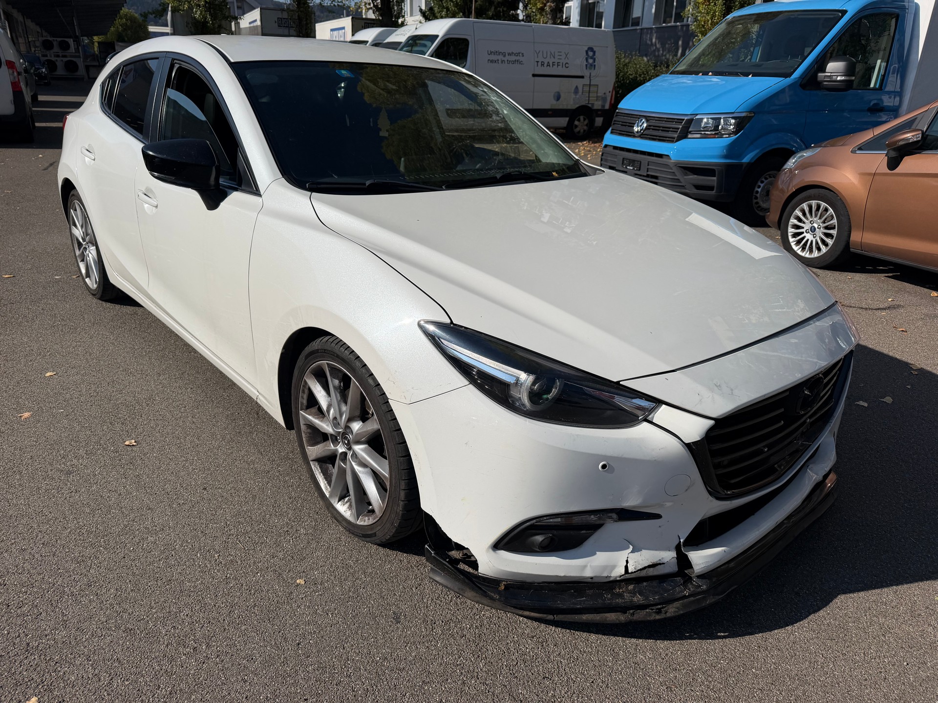 MAZDA 3 SKYACTIV-D 150 Revolution Automat-image-2
