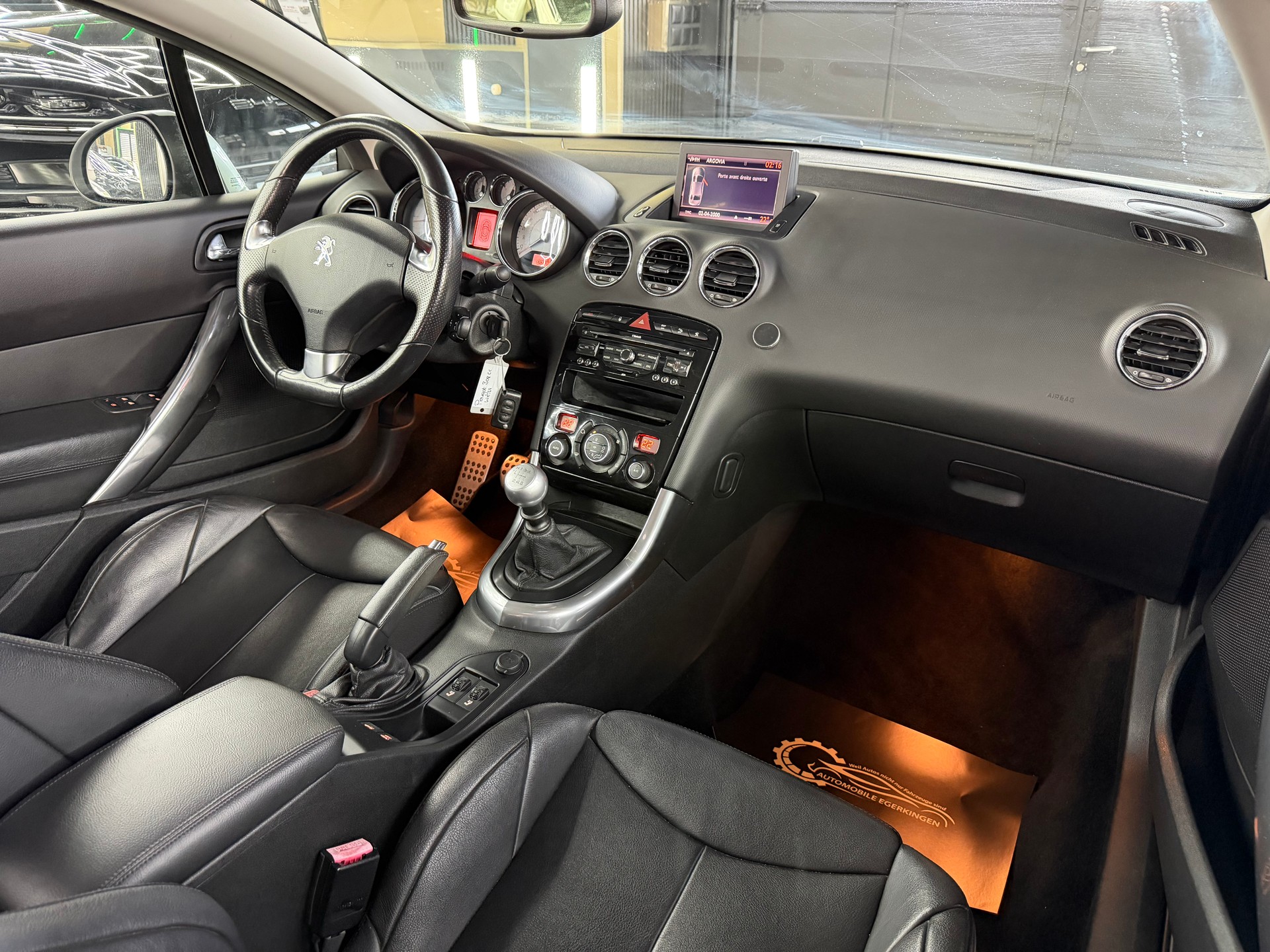 PEUGEOT 308 CC 1.6 16V Turbo Platinum-image-12