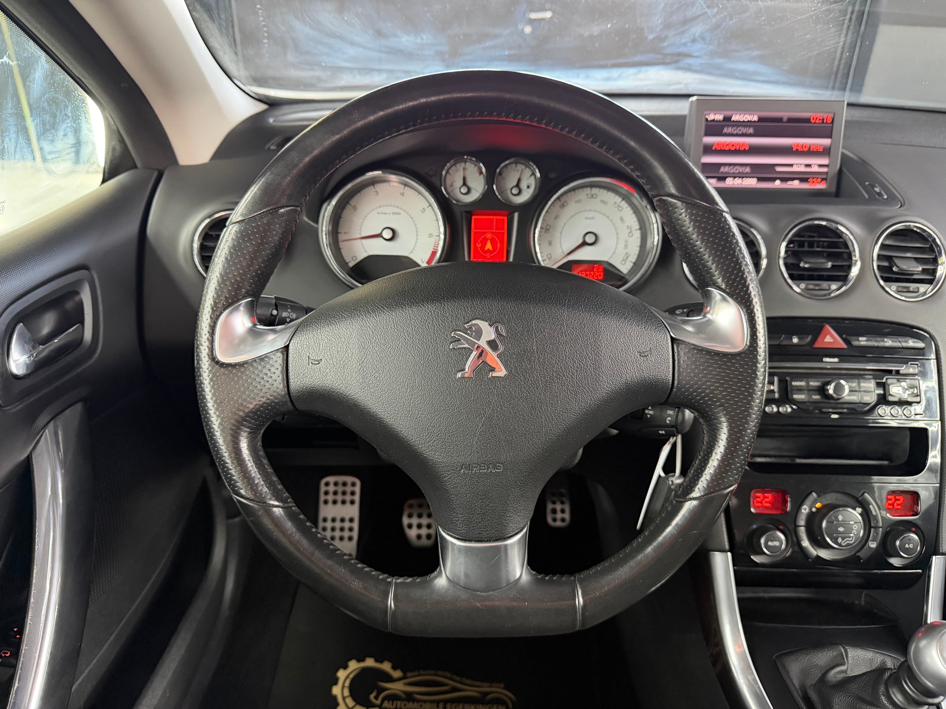 PEUGEOT 308 CC 1.6 16V Turbo Platinum-image-15