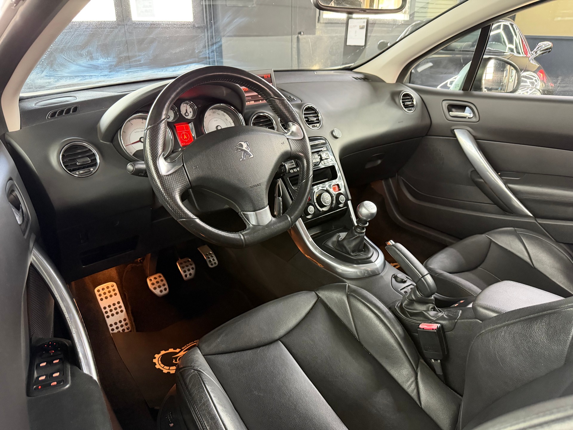 PEUGEOT 308 CC 1.6 16V Turbo Platinum-image-10