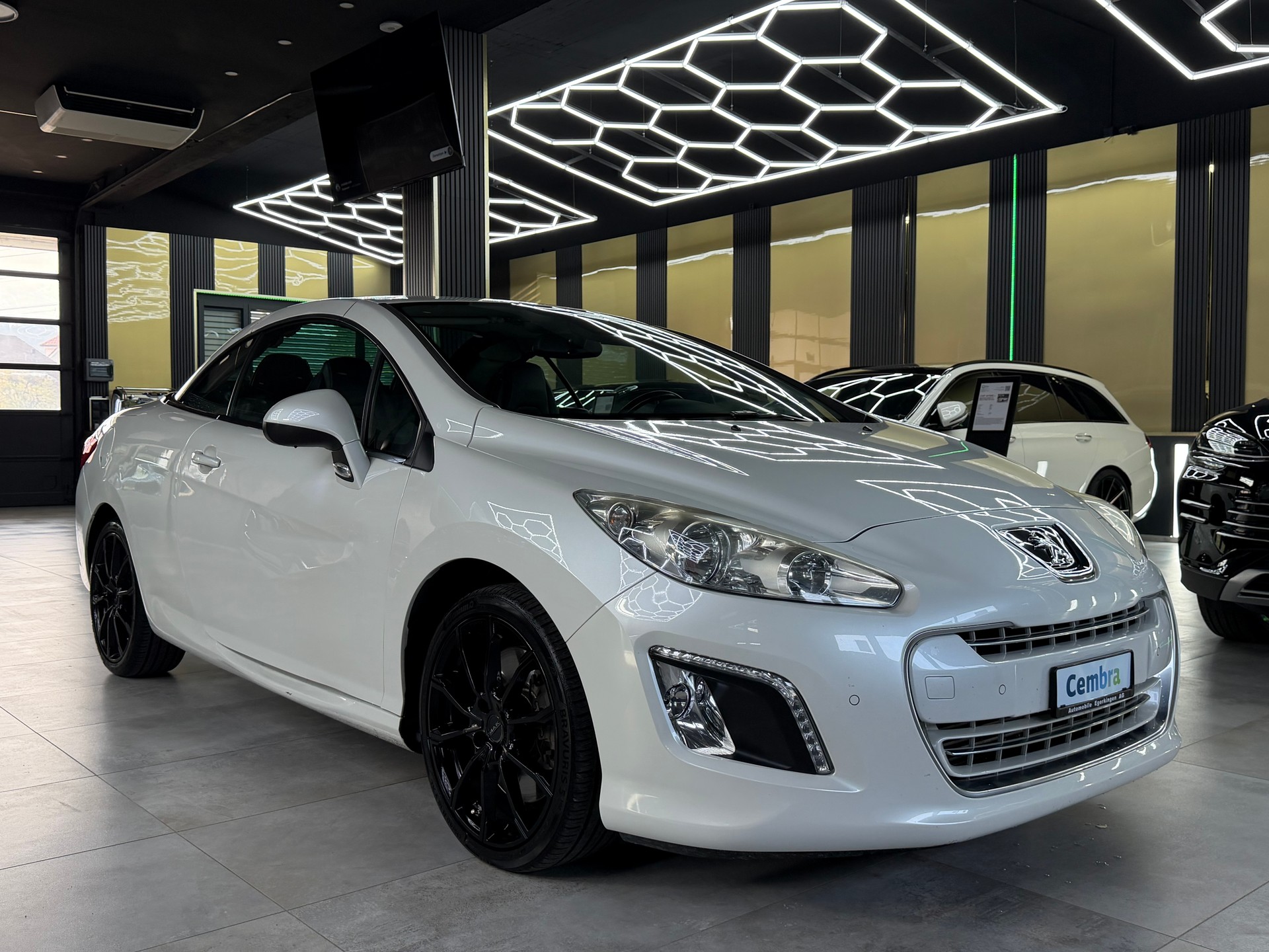 PEUGEOT 308 CC 1.6 16V Turbo Platinum-showroom-element-3