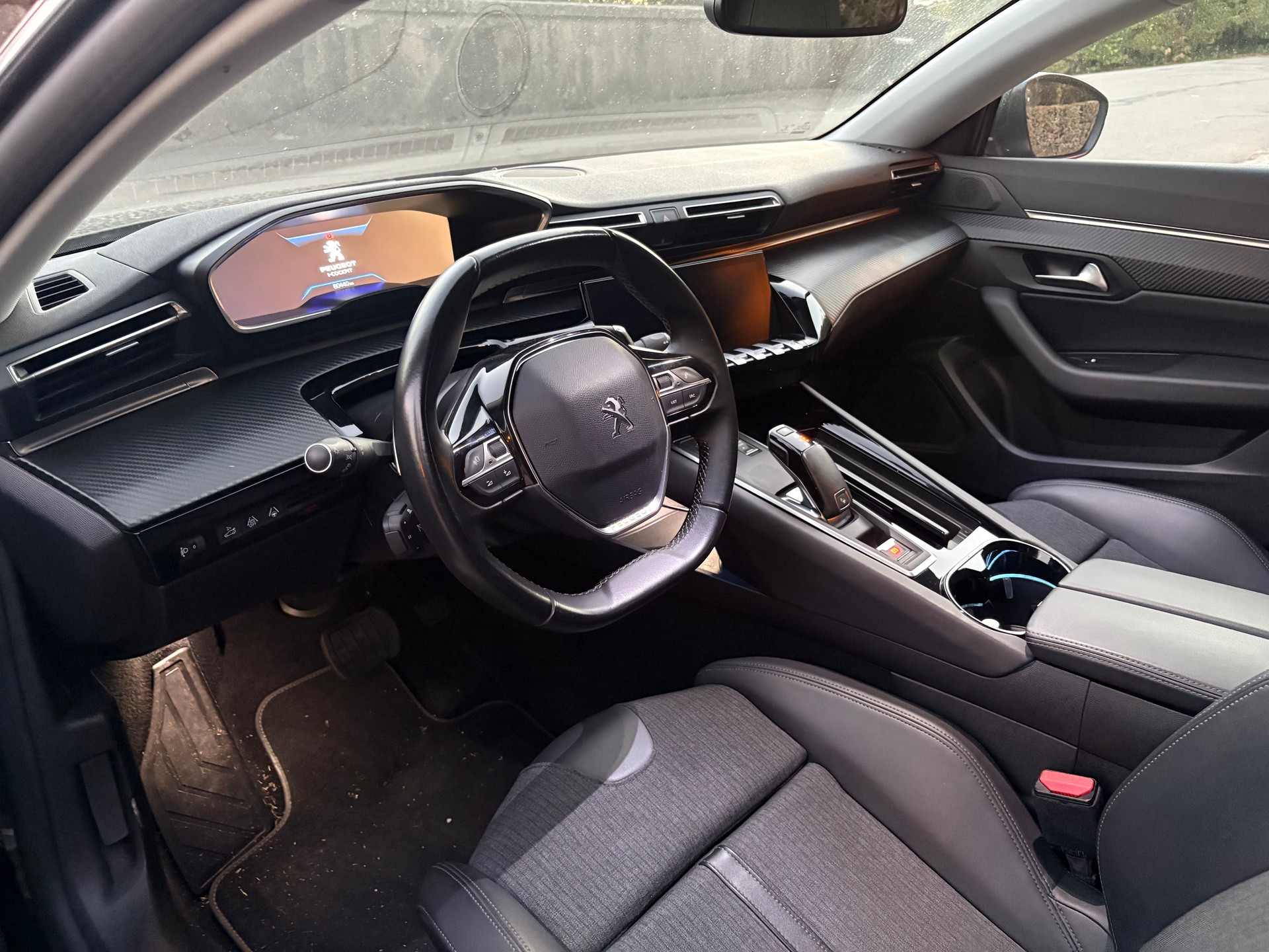 PEUGEOT 1.5 BlueHDi Allure-image-4
