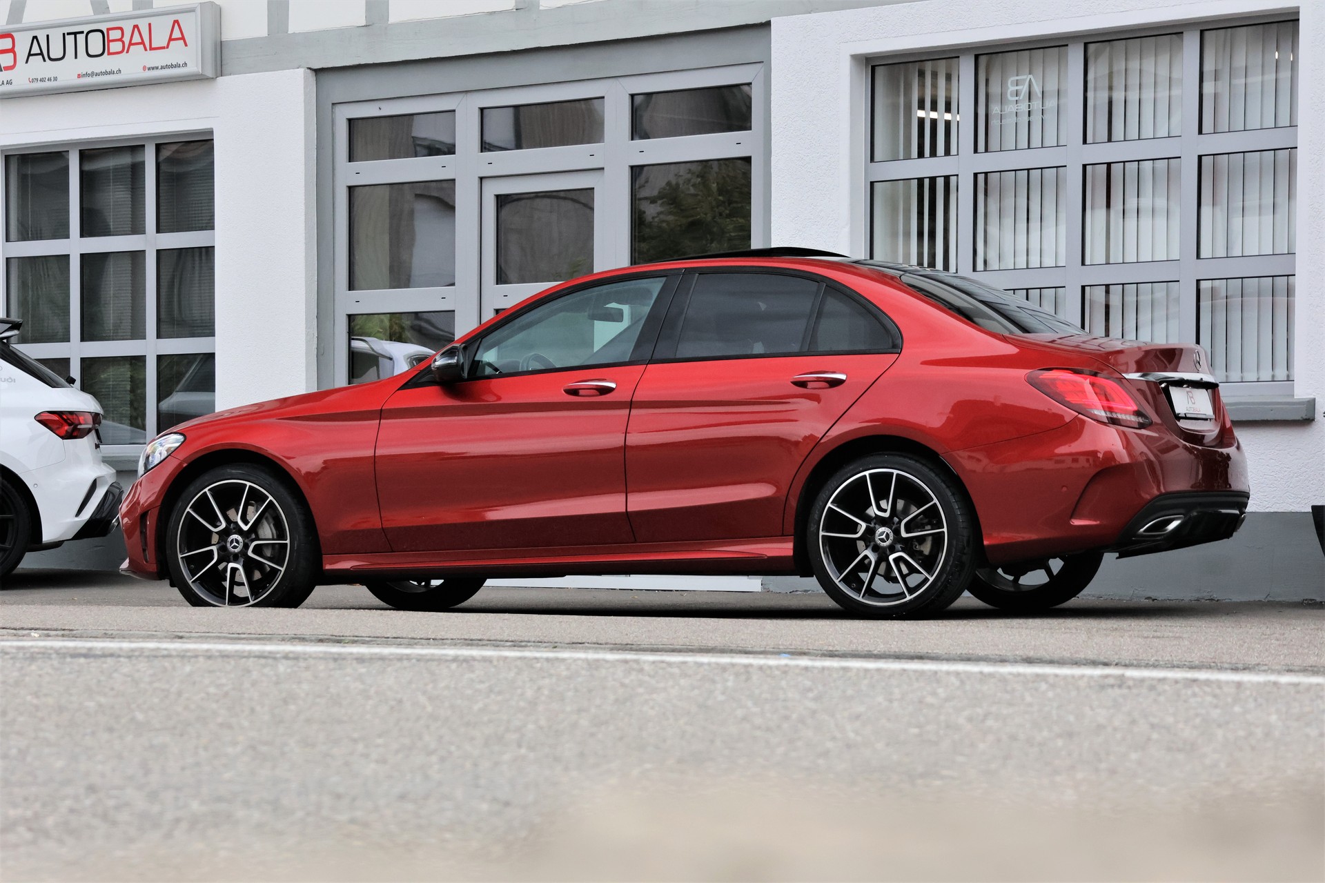 MERCEDES-BENZ C 200 Swiss Star AMG Line 4Matic 9G-Tronic (CH)-showroom-element-3