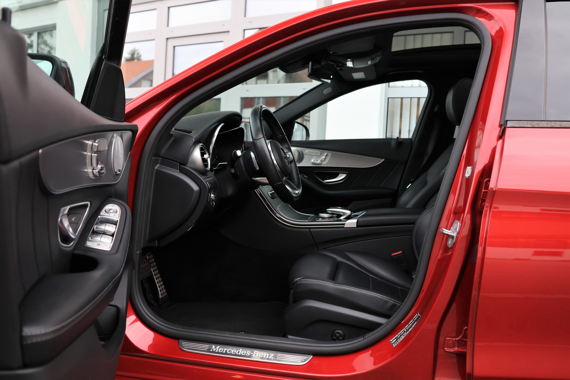MERCEDES-BENZ C 200 Swiss Star AMG Line 4Matic 9G-Tronic (CH)-image-9