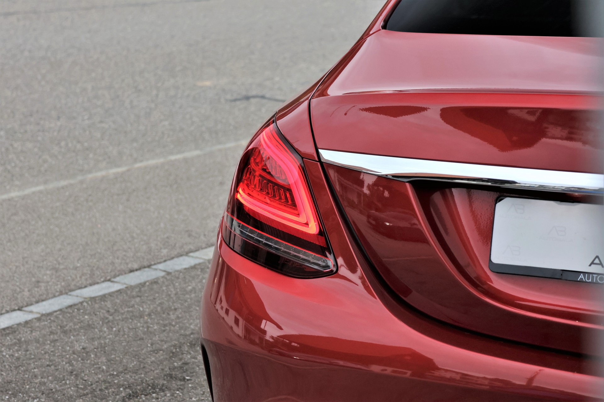 MERCEDES-BENZ C 200 Swiss Star AMG Line 4Matic 9G-Tronic (CH)-image-5
