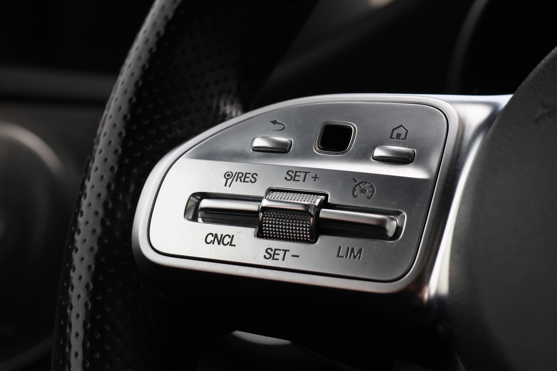 MERCEDES-BENZ C 200 Swiss Star AMG Line 4Matic 9G-Tronic (CH)-image-18