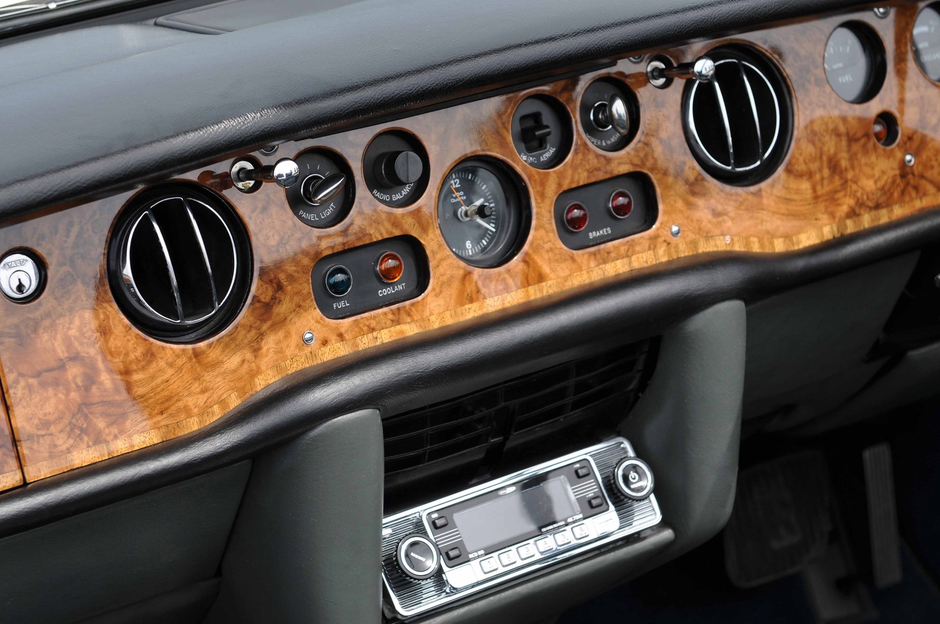 ROLLS-ROYCE CORNICHE DHC, Eintausch und Leasing möglich-image-11