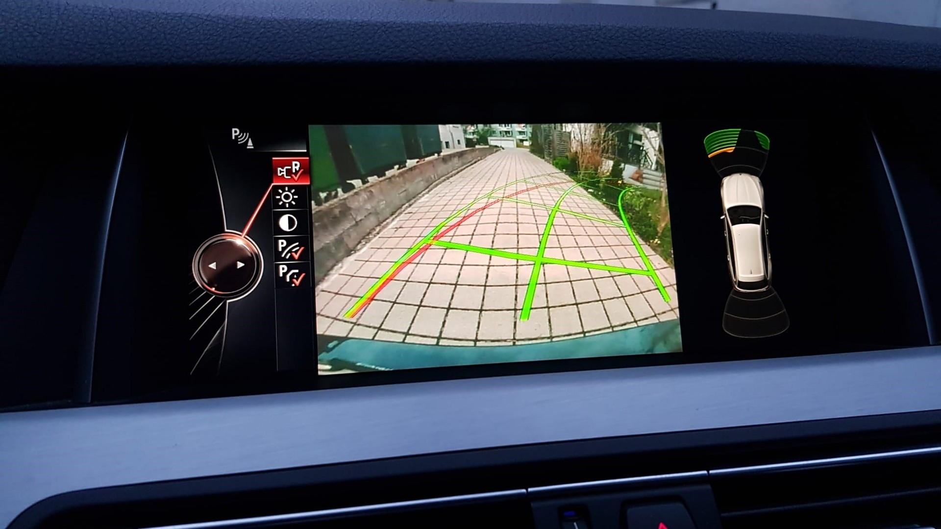 BMW 520d Touring xDrive Luxury Line Steptronic-image-13
