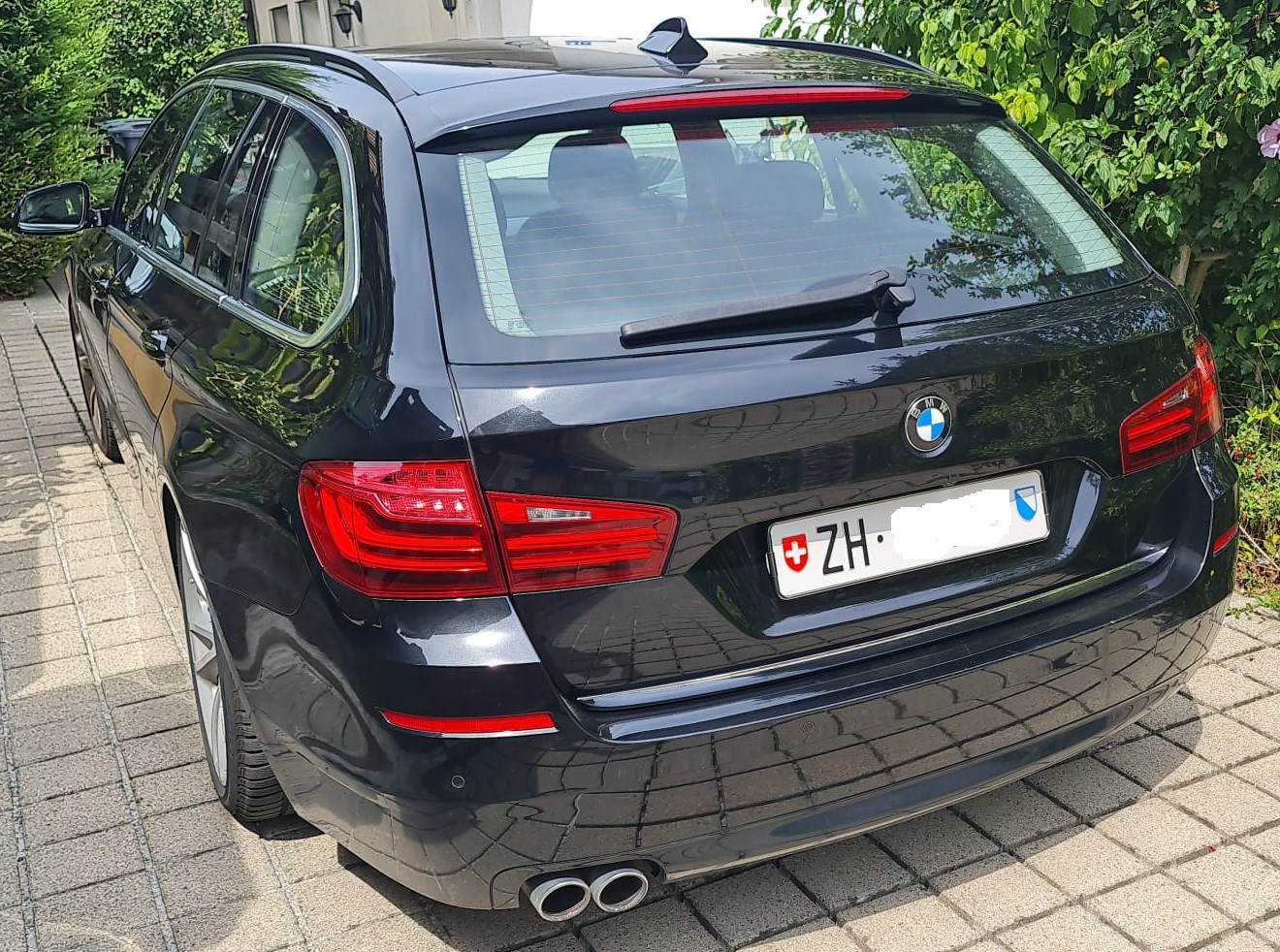 BMW 520d Touring xDrive Luxury Line Steptronic-image-4