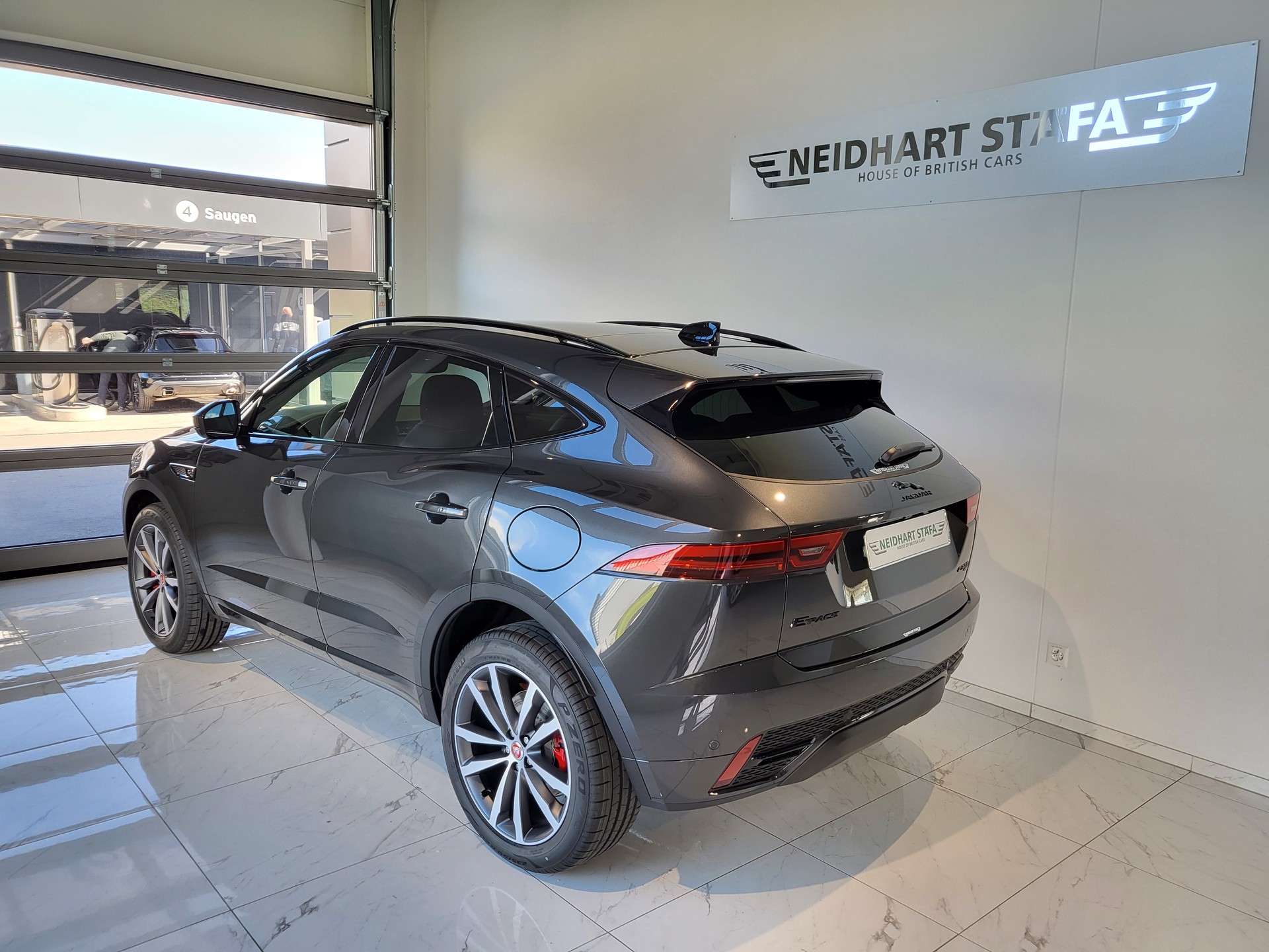JAGUAR E-Pace 1.5 P300e R-Dynamic AWD SE-showroom-element-2