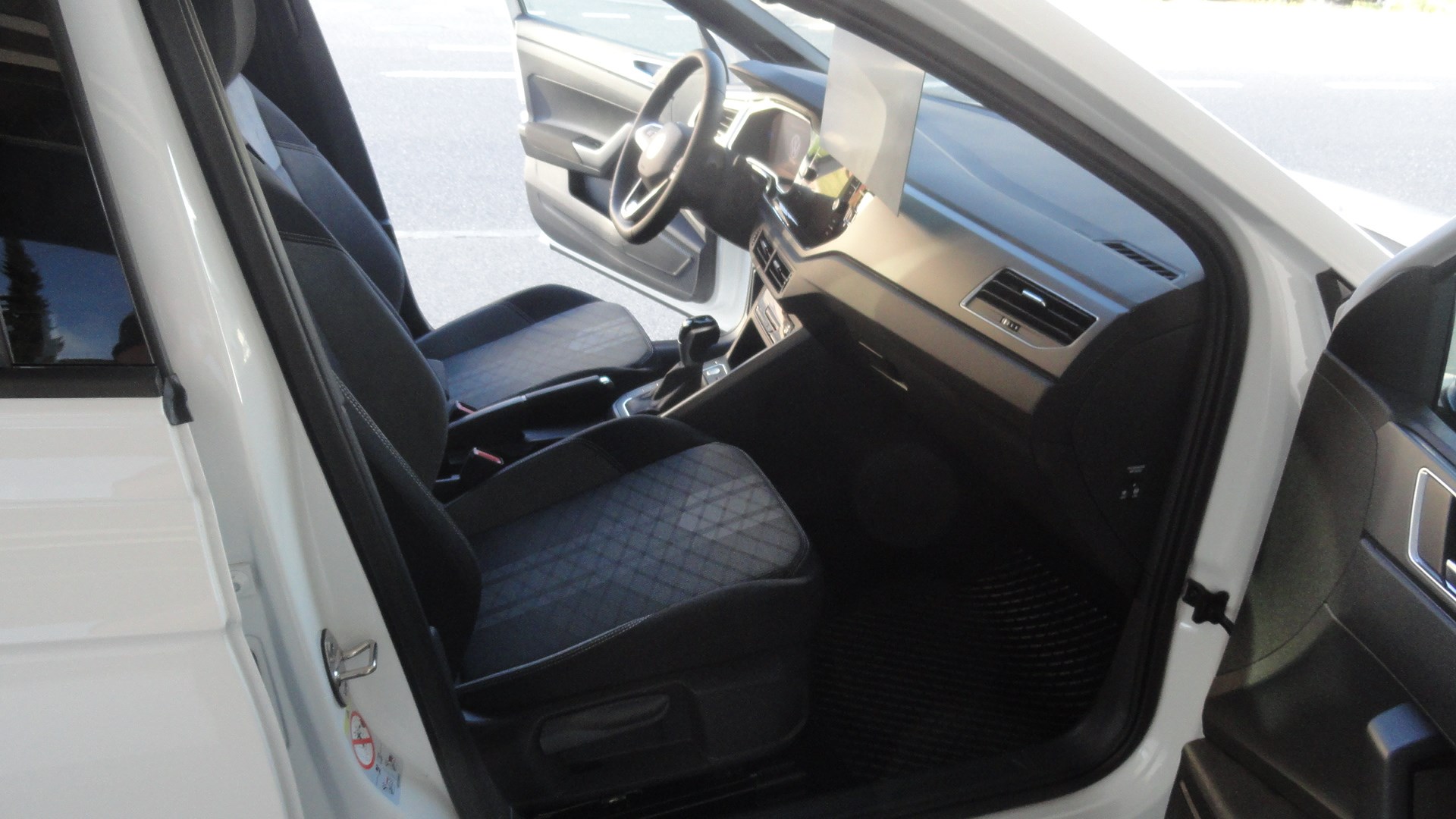 VW Taigo 1.0 TSI R-Line DSG-image-10