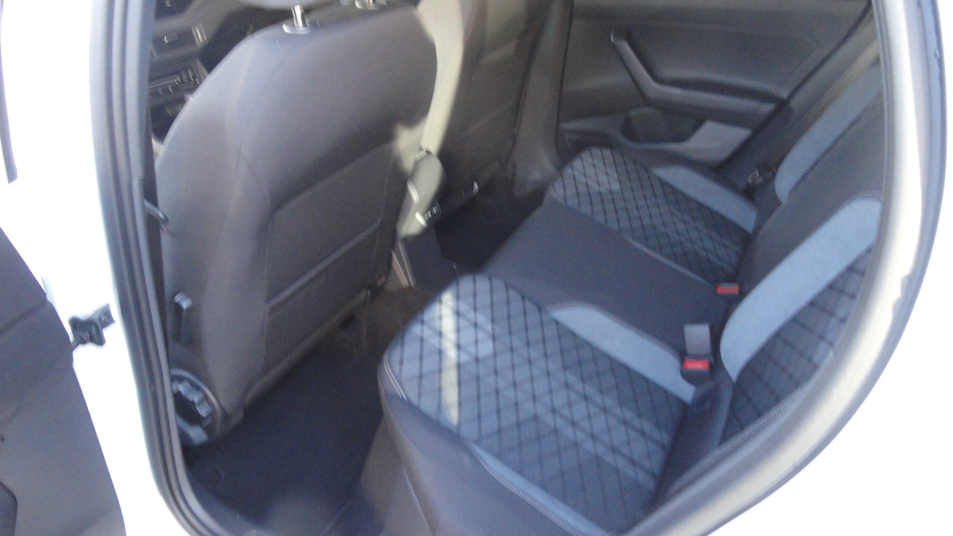 VW Taigo 1.0 TSI R-Line DSG-image-7