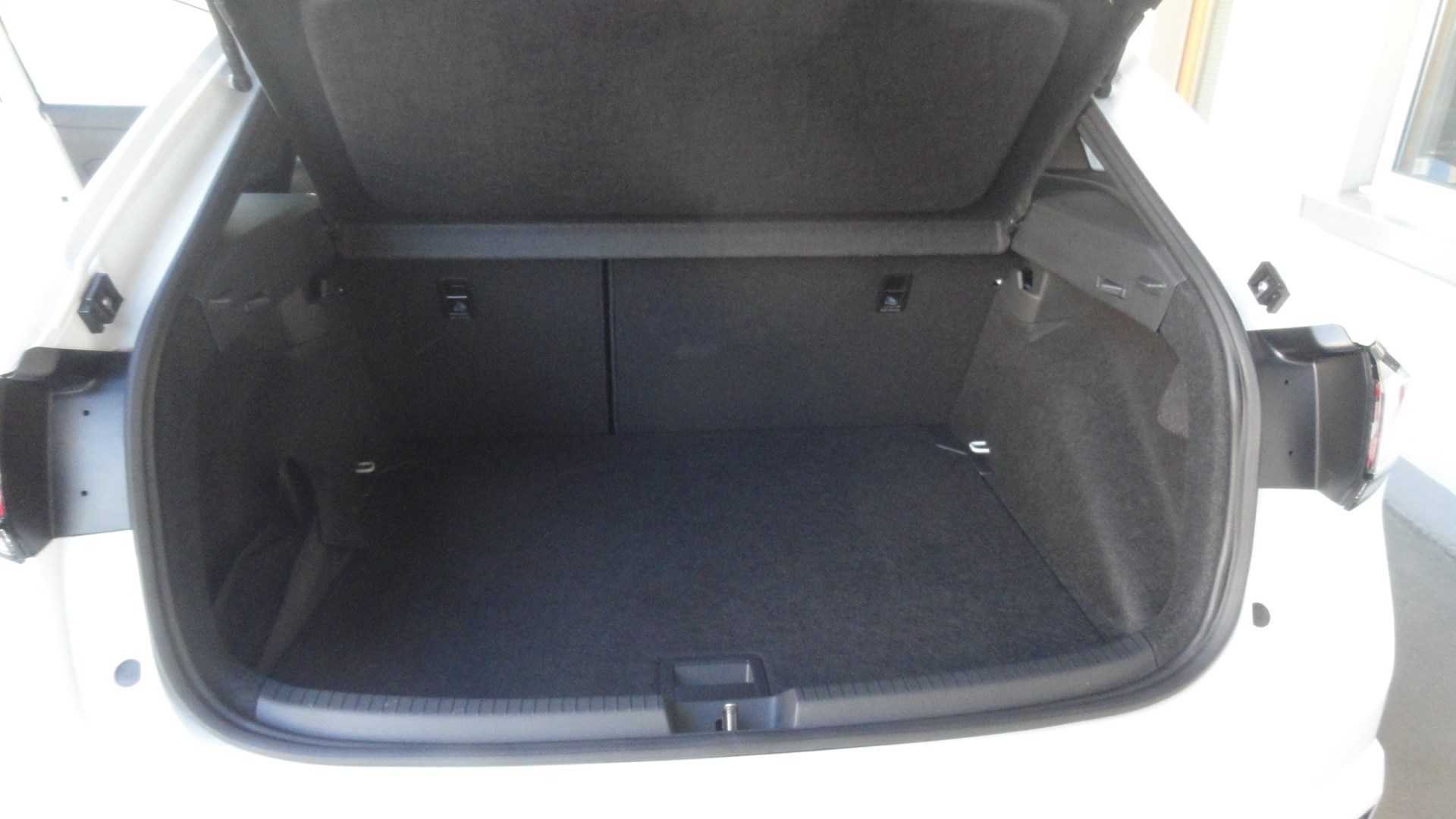 VW Taigo 1.0 TSI R-Line DSG-image-8