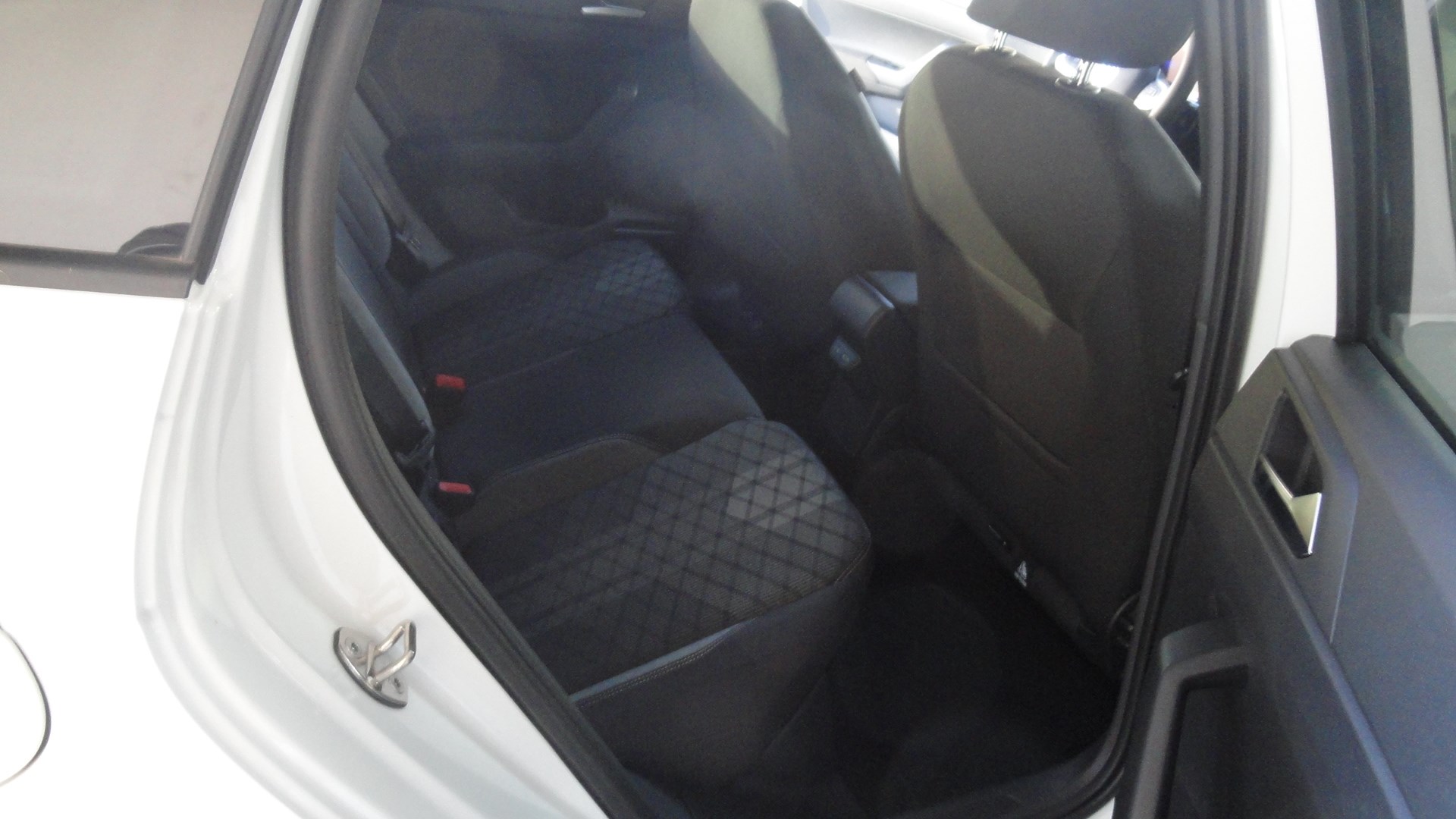 VW Taigo 1.0 TSI R-Line DSG-image-9