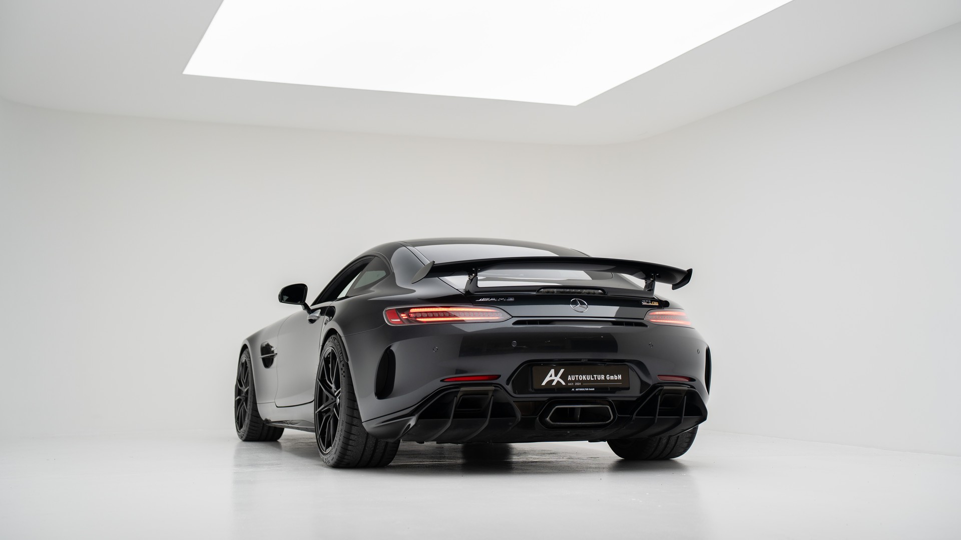MERCEDES-BENZ AMG GT R Speedshift DCT-image-9