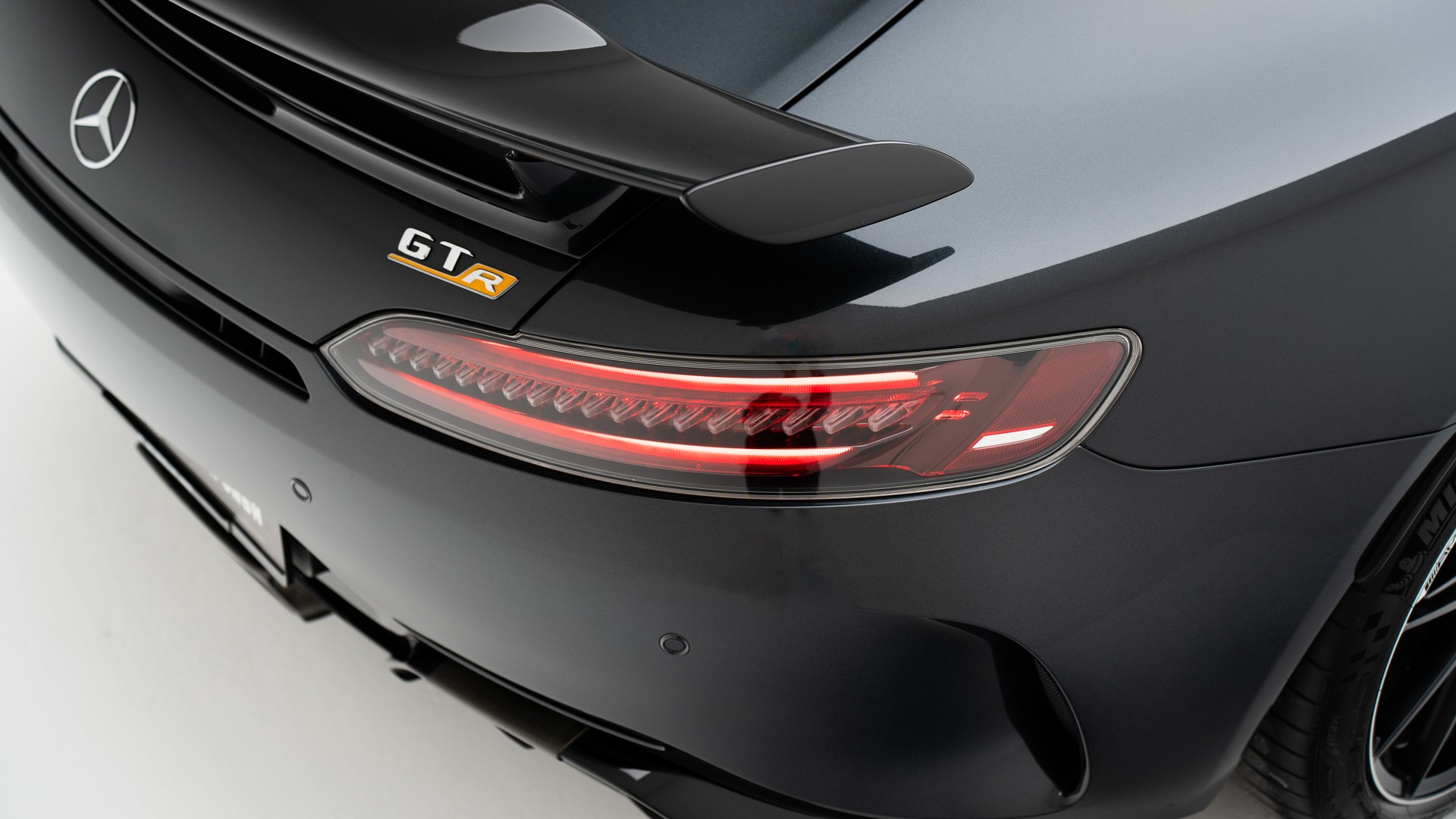 MERCEDES-BENZ AMG GT R Speedshift DCT-image-8