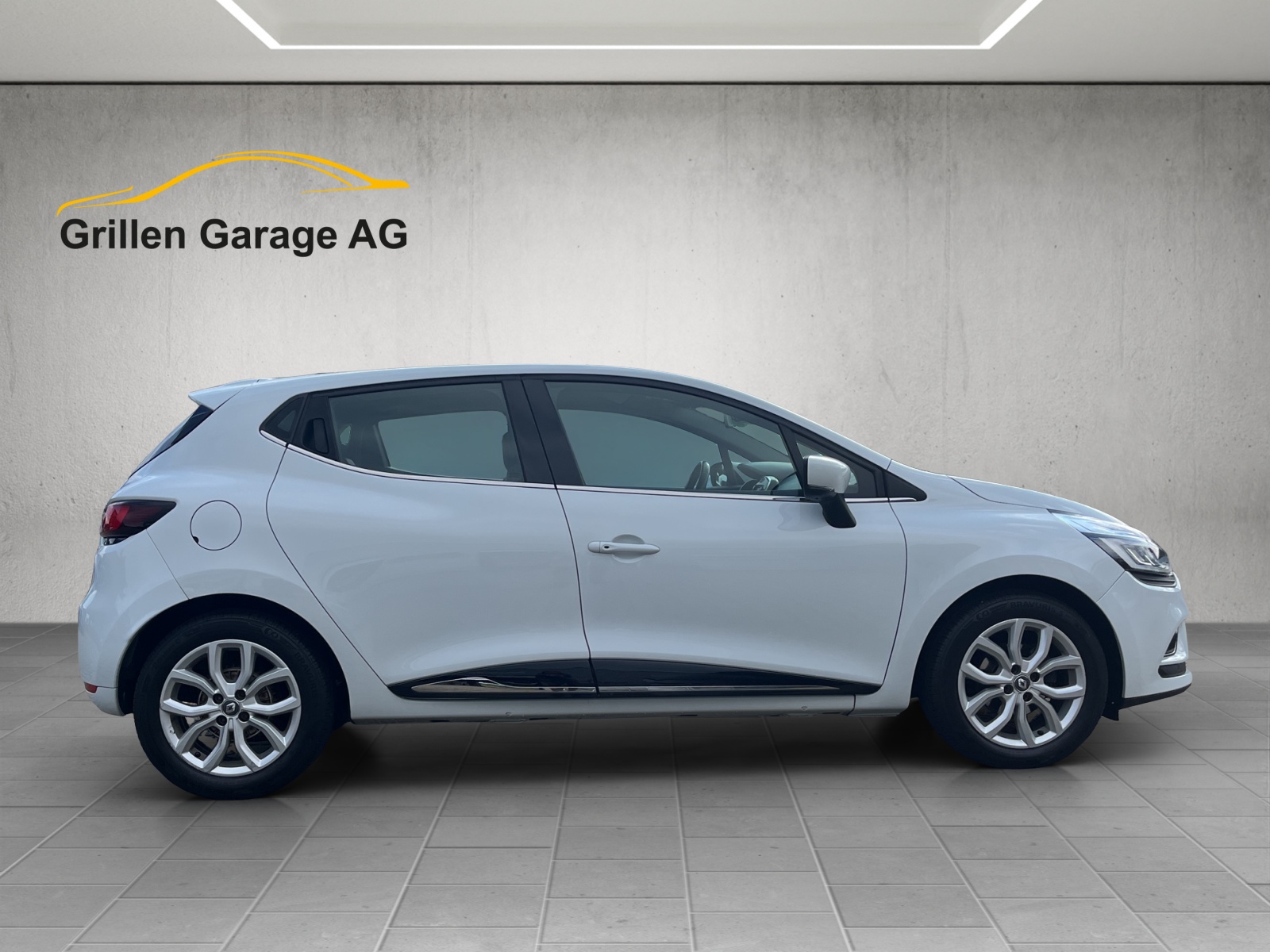 RENAULT Clio 1.2 TCe 120 90th Anniv. S/S-image-5