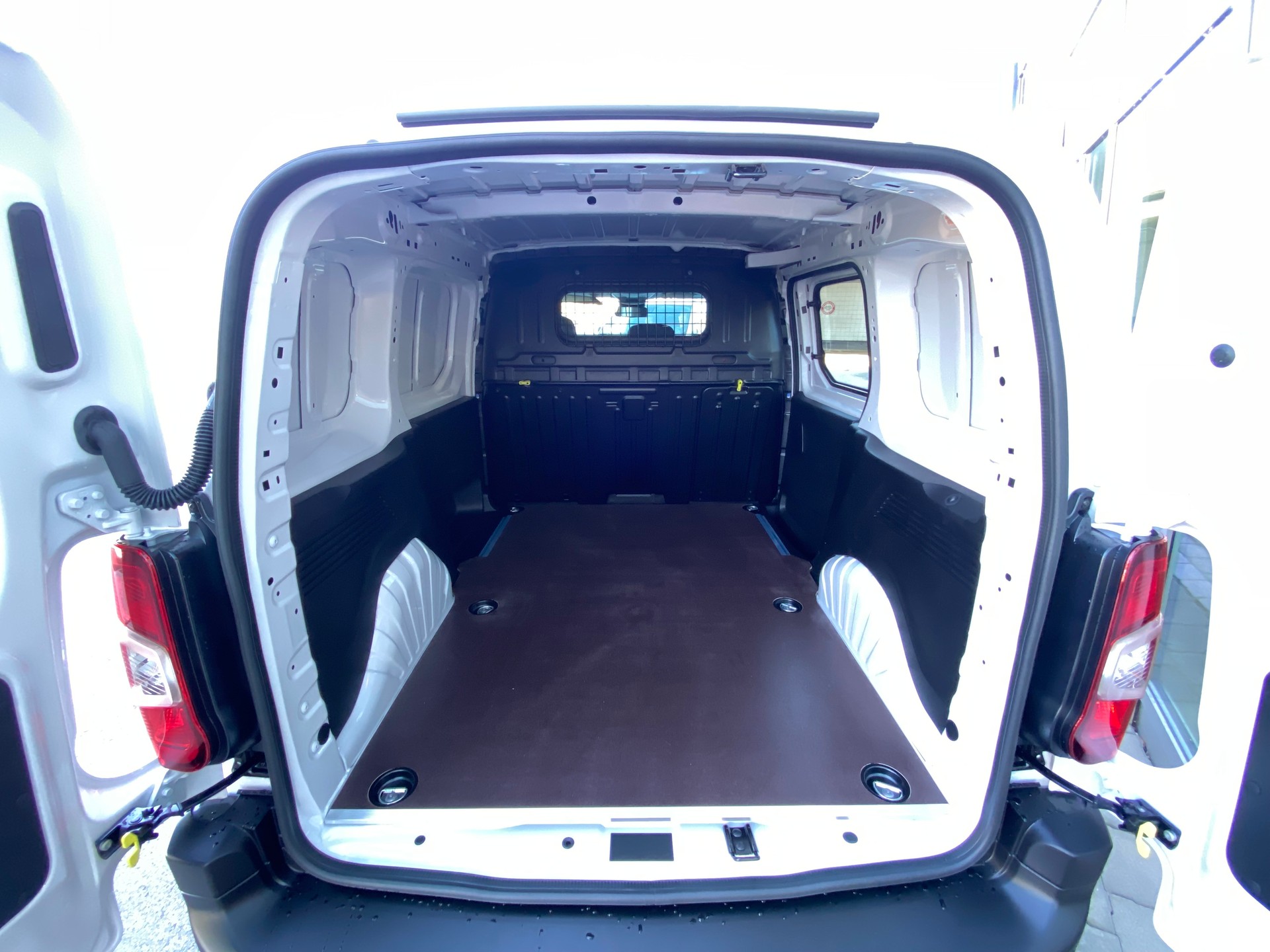PEUGEOT Partner 1.2 Pure Tech 110 Standard 650kg-image-5