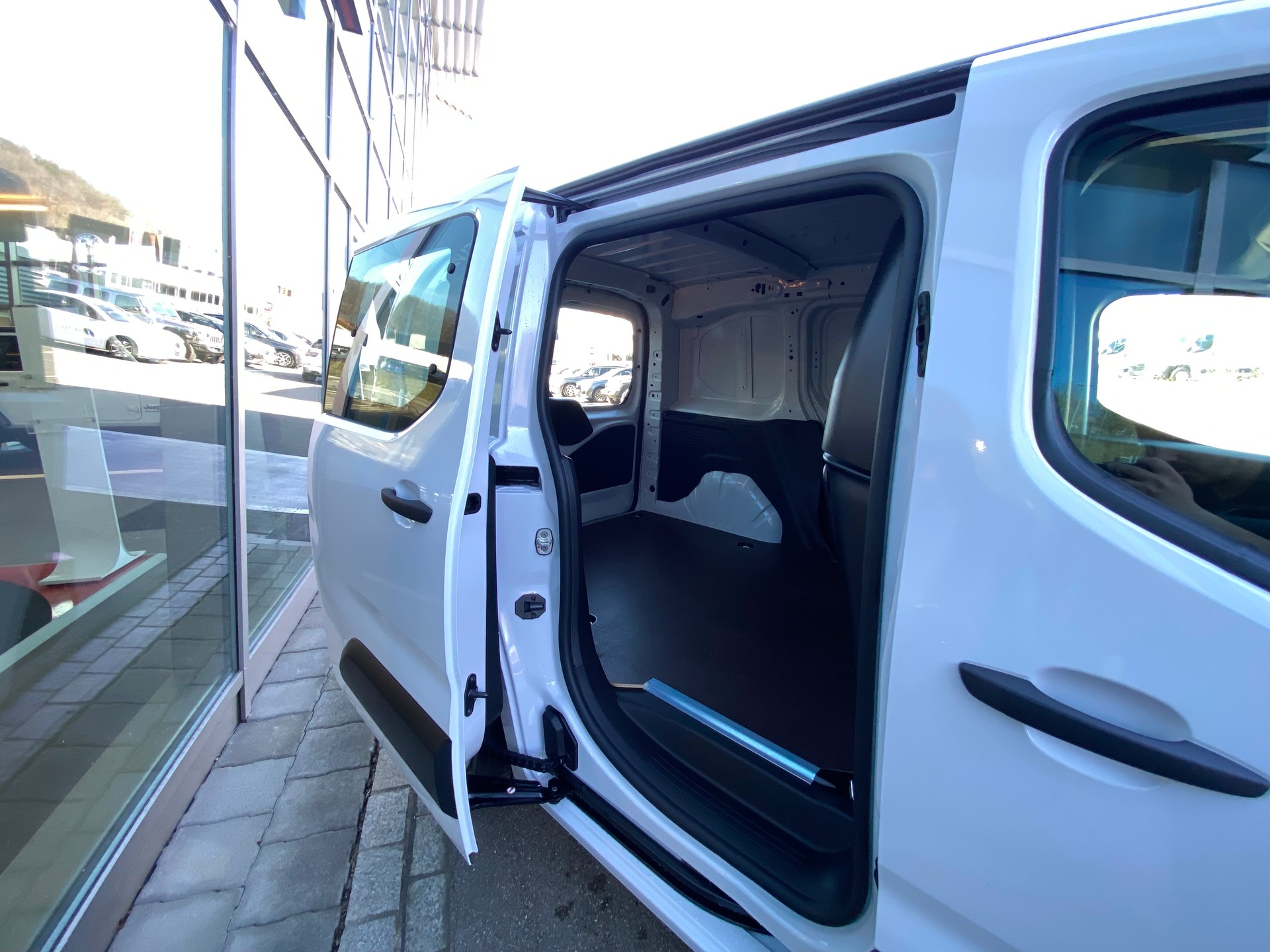 PEUGEOT Partner 1.2 Pure Tech 110 Standard 650kg-image-6