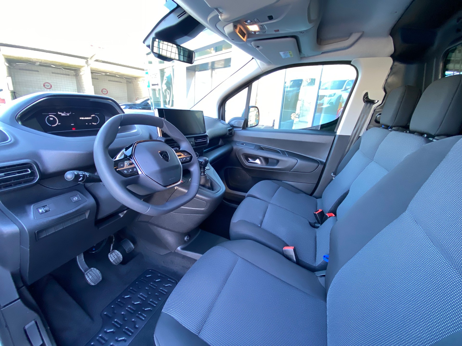 PEUGEOT Partner 1.2 Pure Tech 110 Standard 650kg-image-9