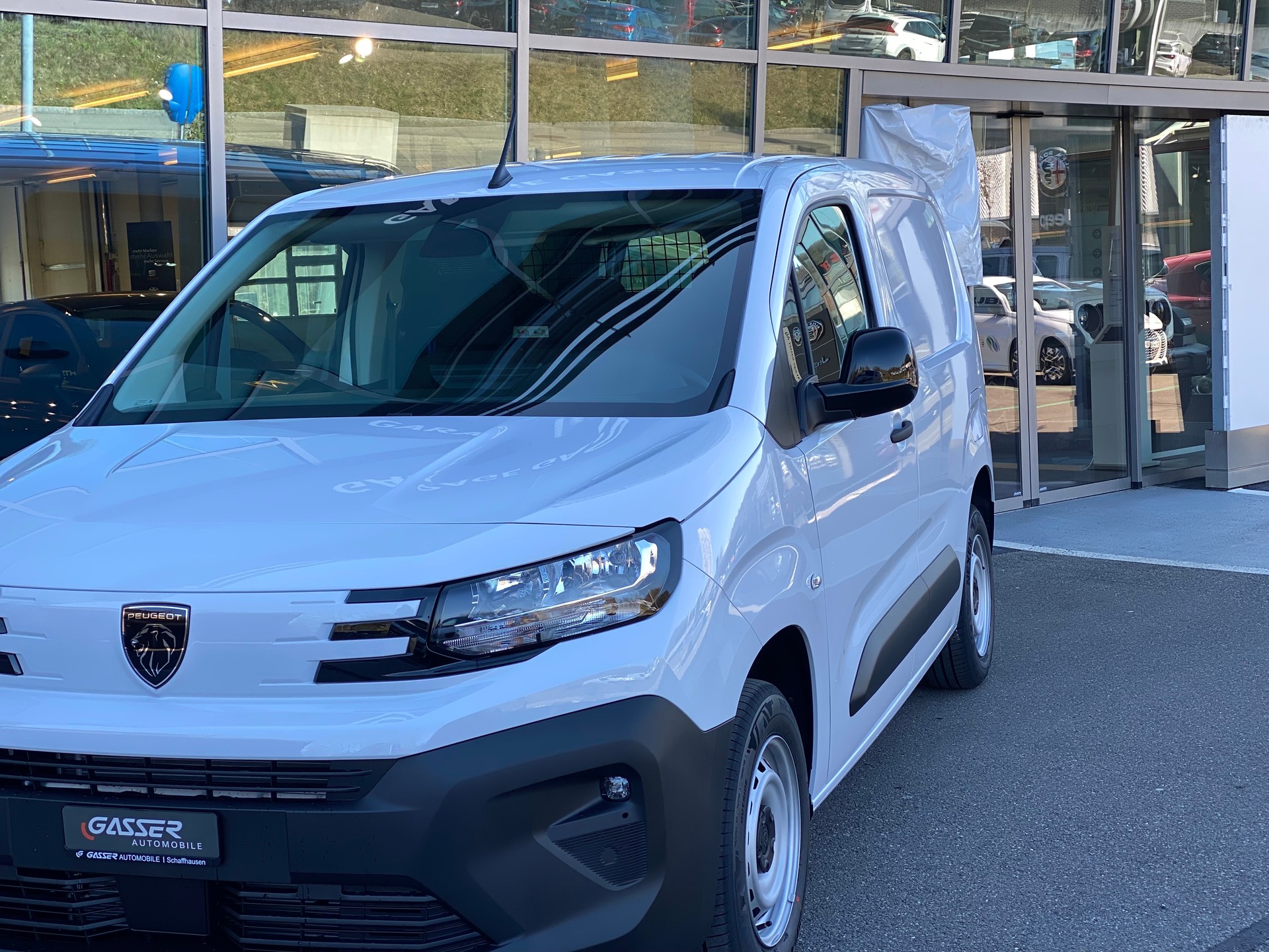 PEUGEOT Partner 1.2 Pure Tech 110 Standard 650kg-showroom-element-1