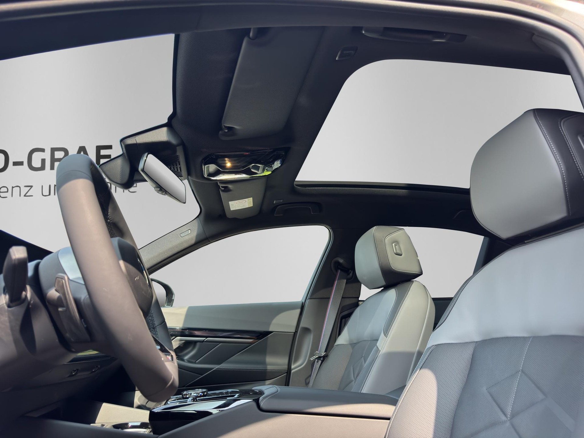 BMW 550e xDrive M Sport Pro-image-12