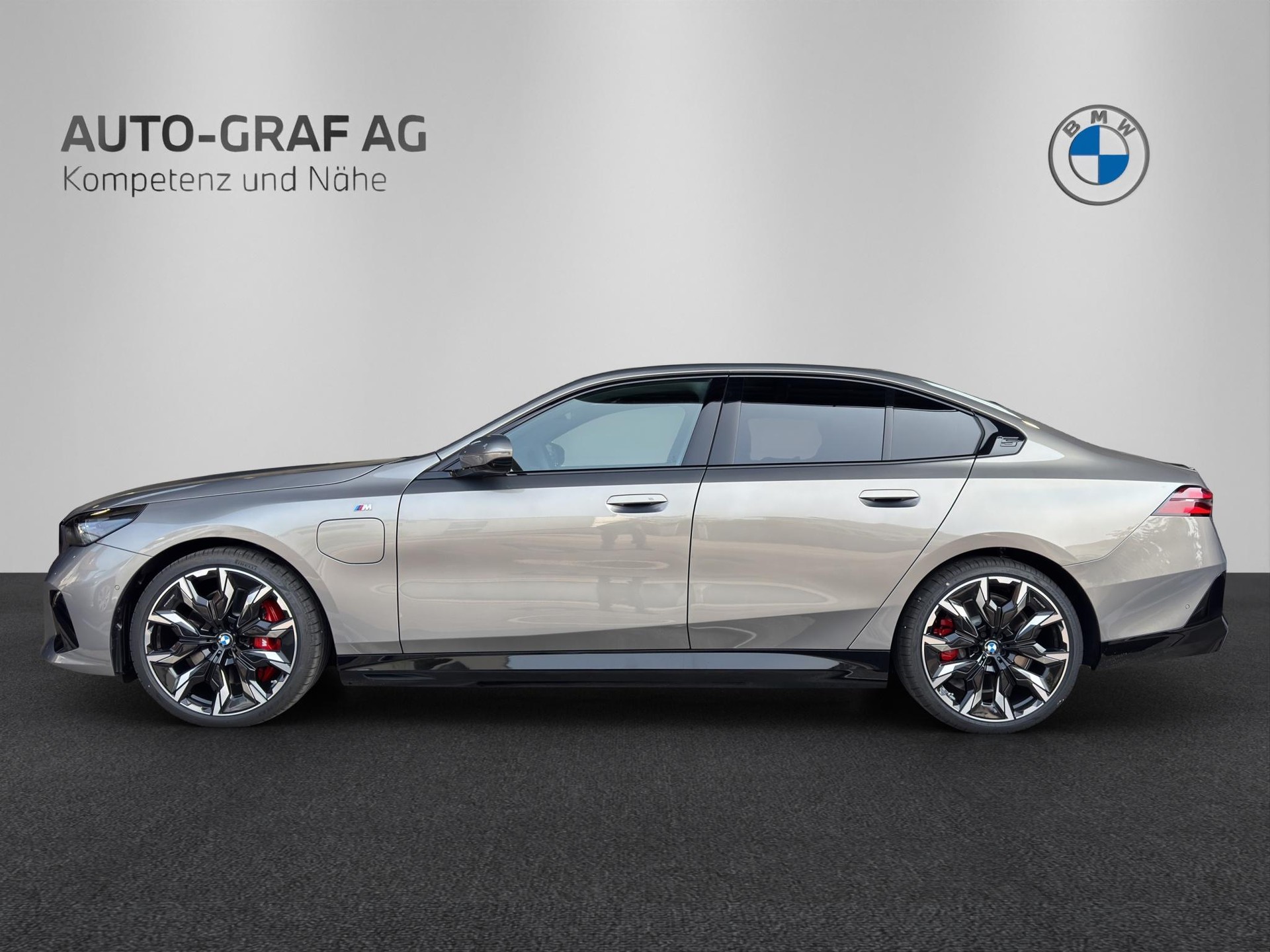 BMW 550e xDrive M Sport Pro-image-1