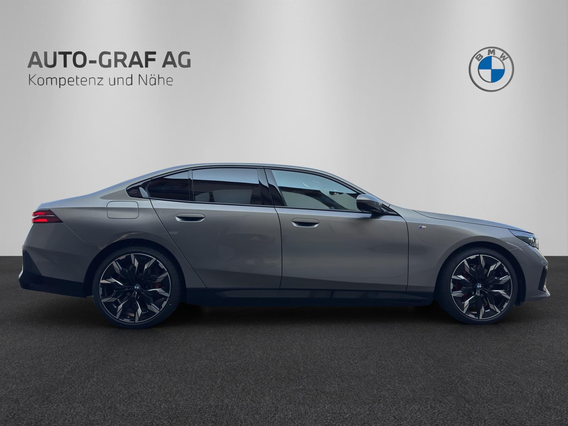 BMW 550e xDrive M Sport Pro-image-5