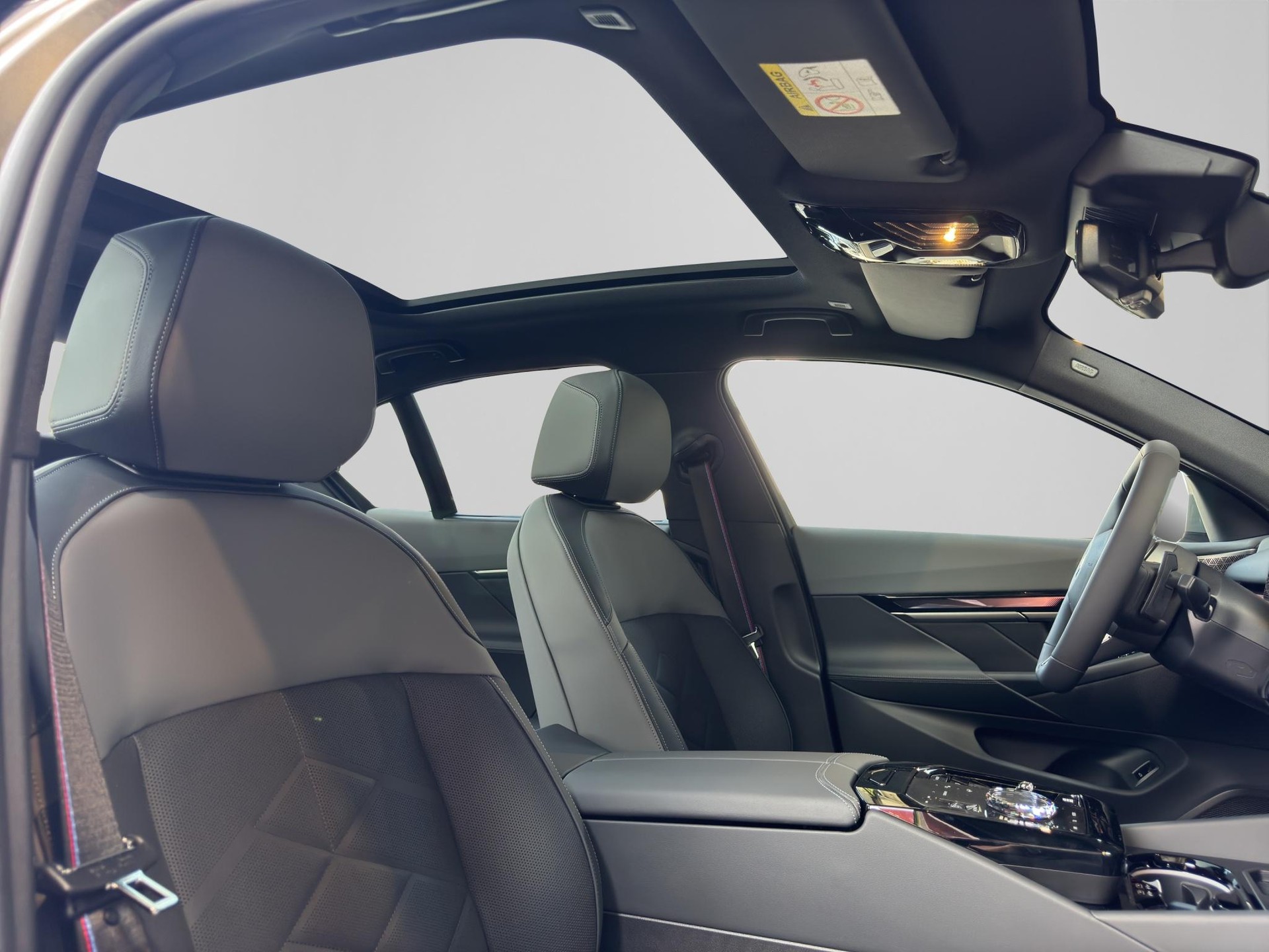 BMW 550e xDrive M Sport Pro-image-19