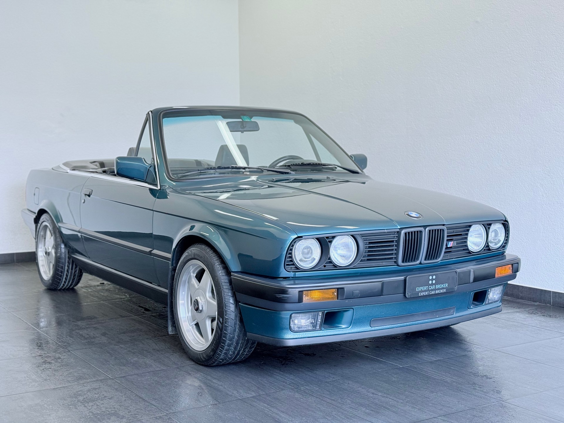 BMW 318i Cabrio ABS-showroom-element-2