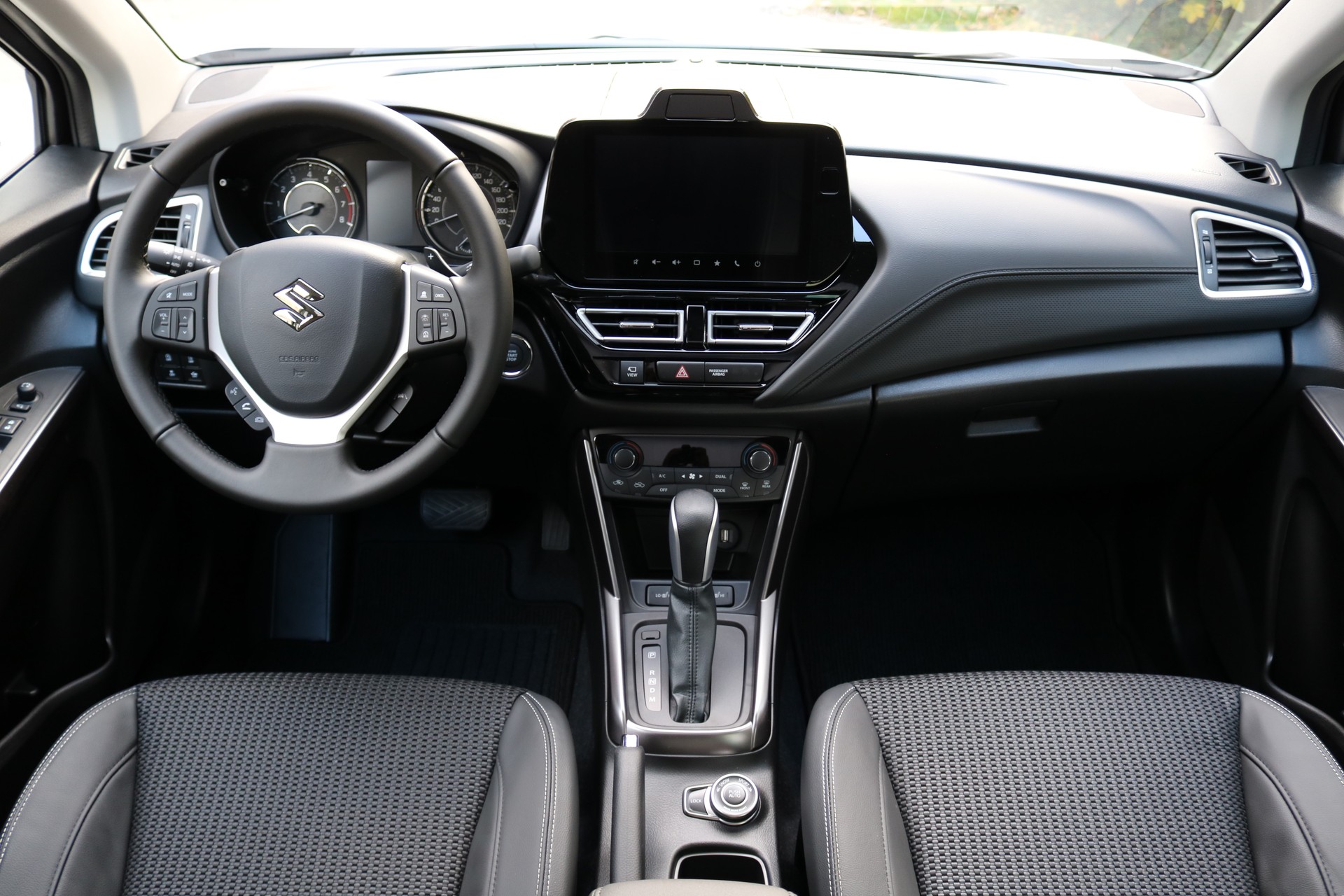 SUZUKI S-Cross 1.4T 16V Compact Top 4WD Automatic-image-3
