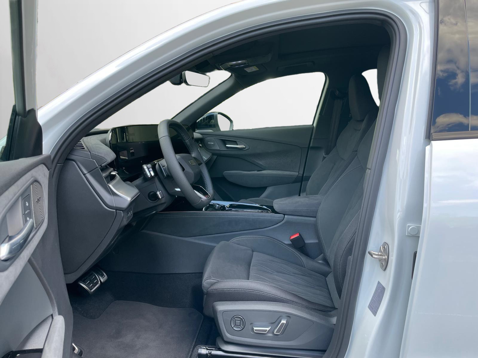 AUDI Q3 SUV TFSI quattro 195 kW S tronic-image-4
