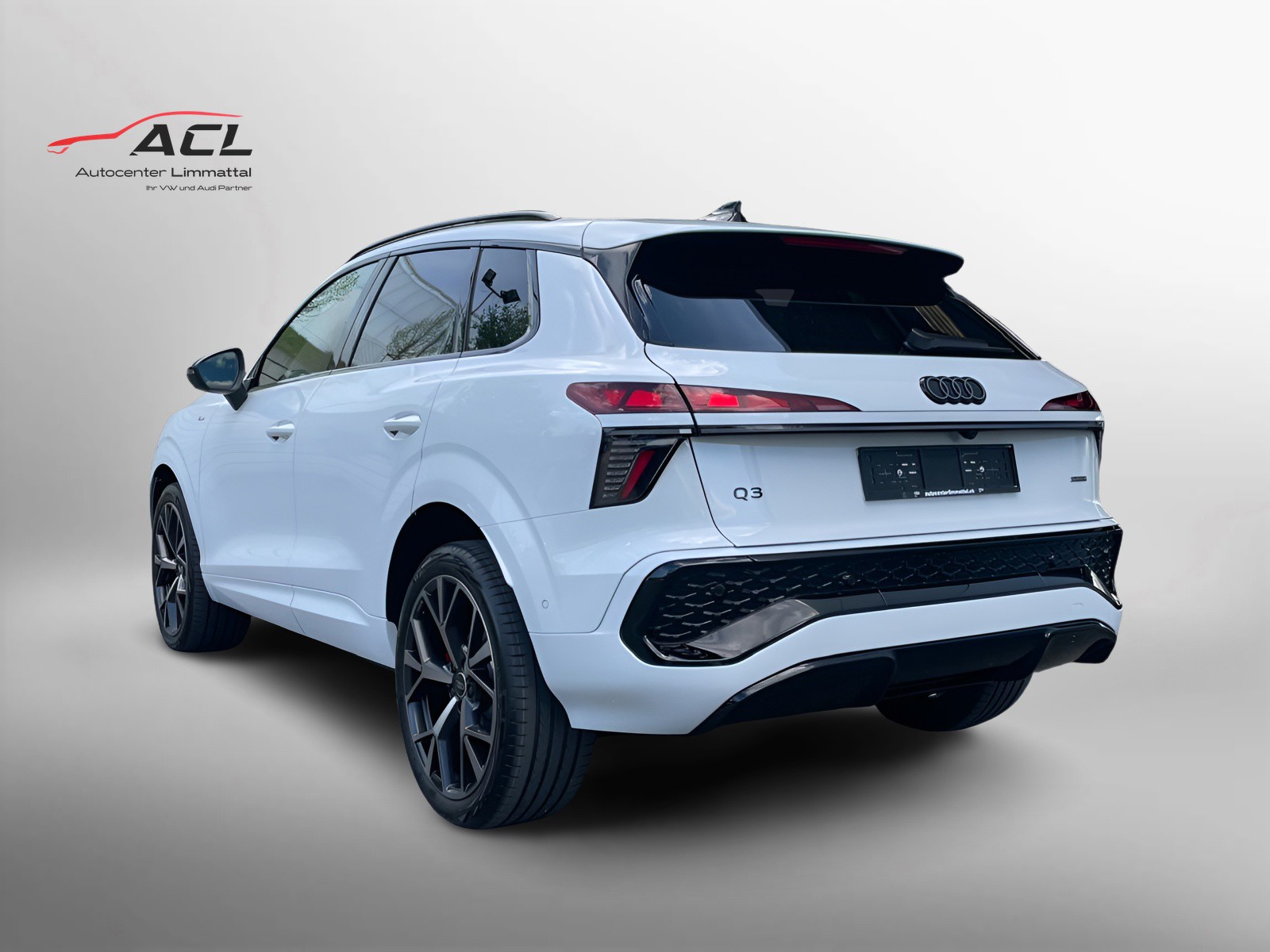 AUDI Q3 SUV TFSI quattro 195 kW S tronic-image-7