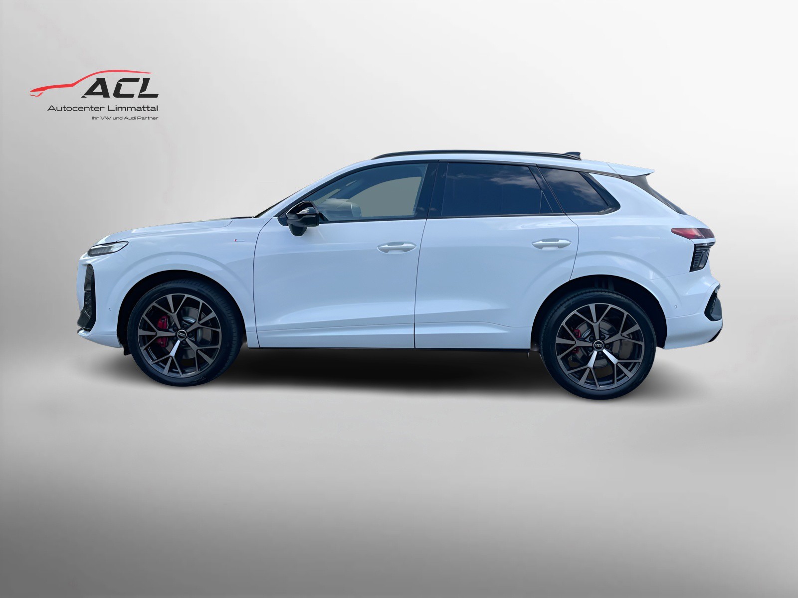 AUDI Q3 SUV TFSI quattro 195 kW S tronic-image-2