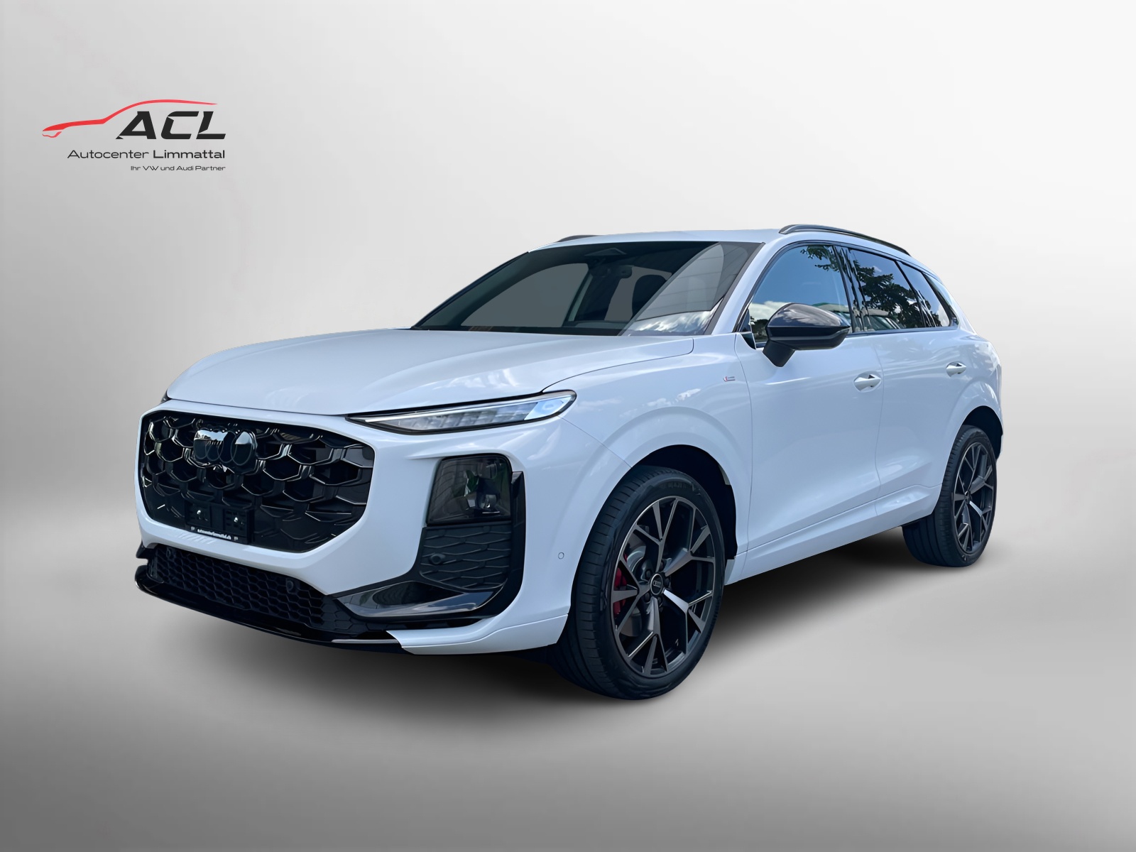 AUDI Q3 SUV TFSI quattro 195 kW S tronic-image-0