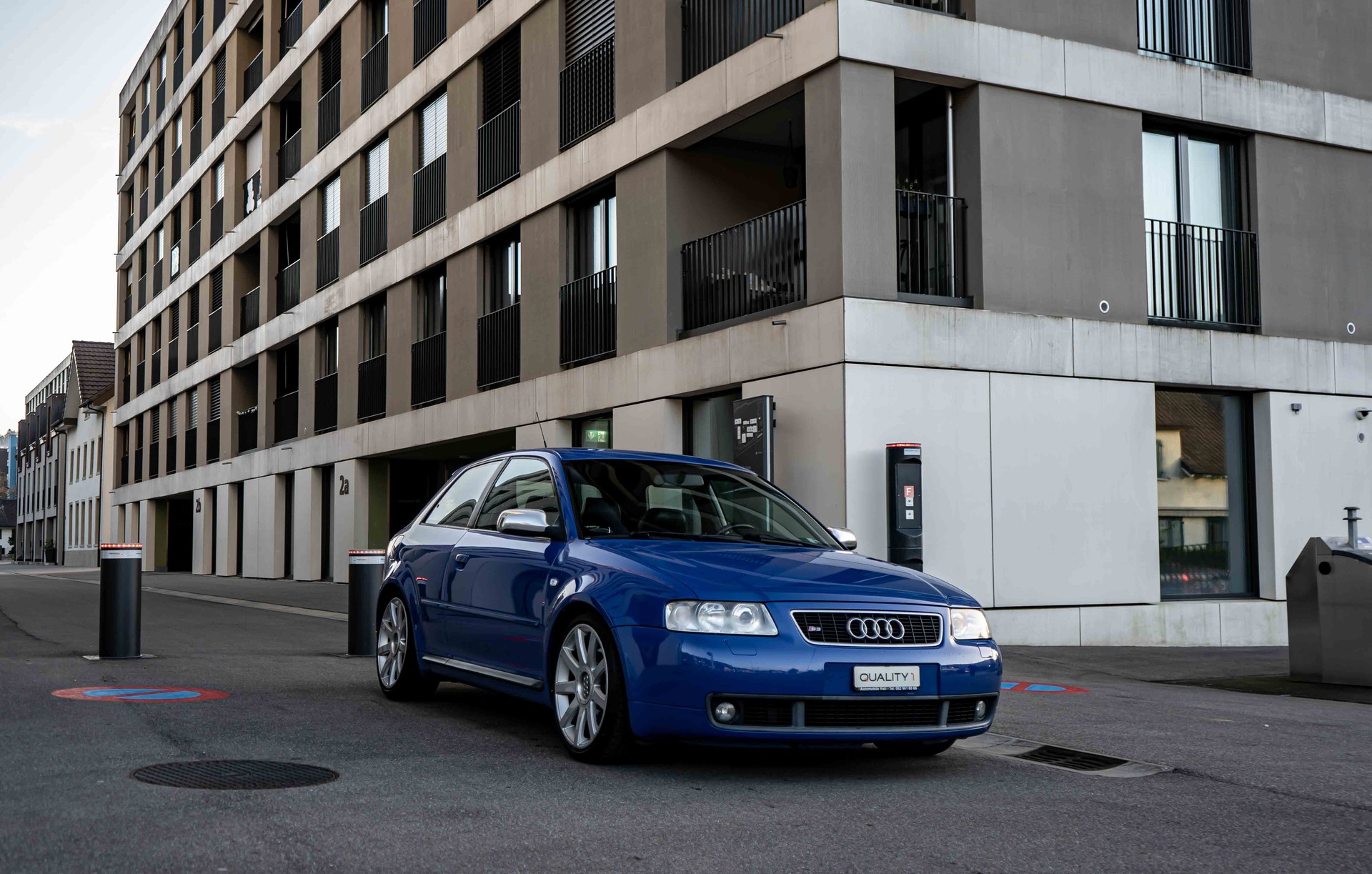 AUDI S3 quattro (RS-Blau)-image-4