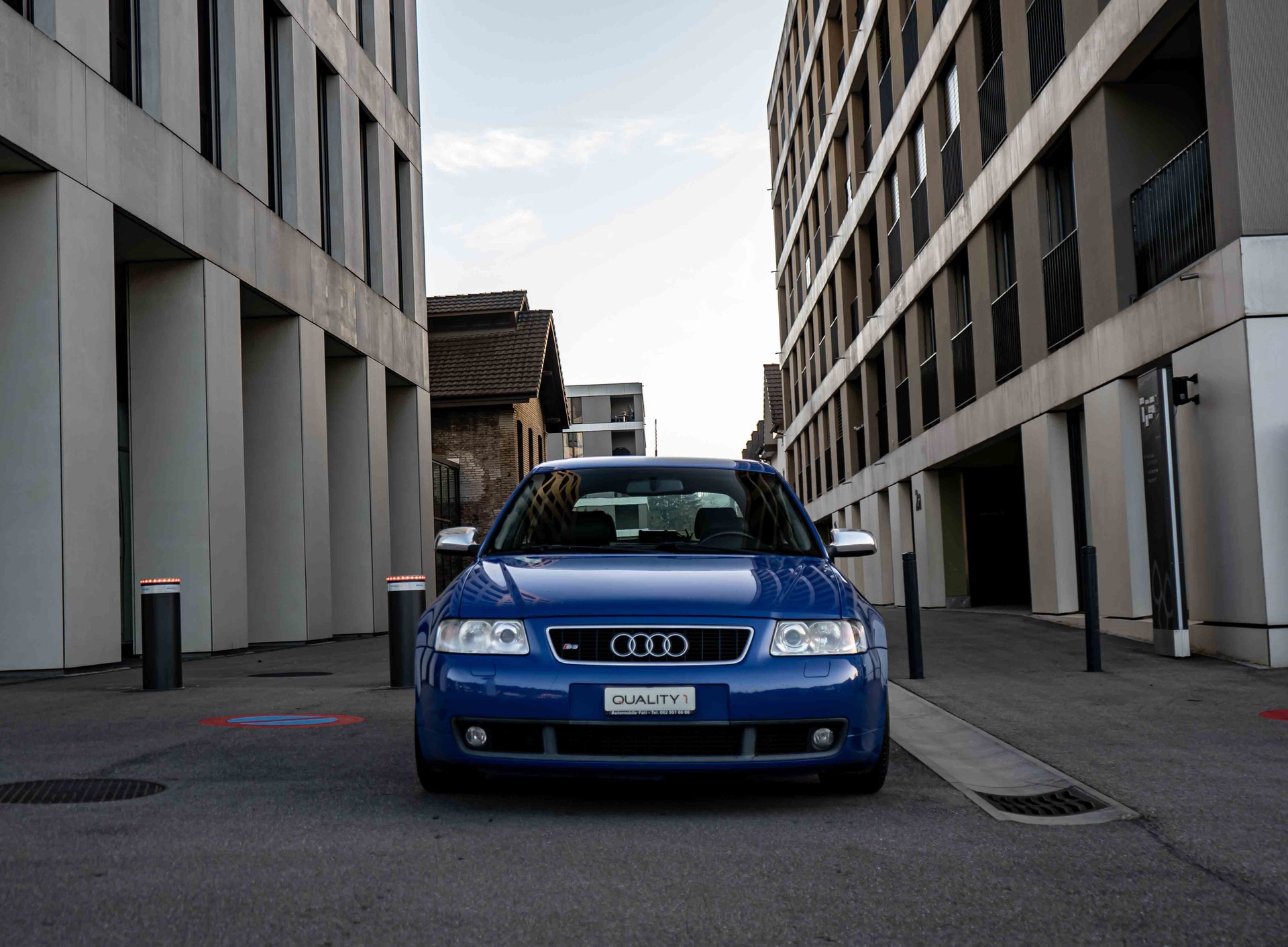 AUDI S3 quattro (RS-Blau)-image-2