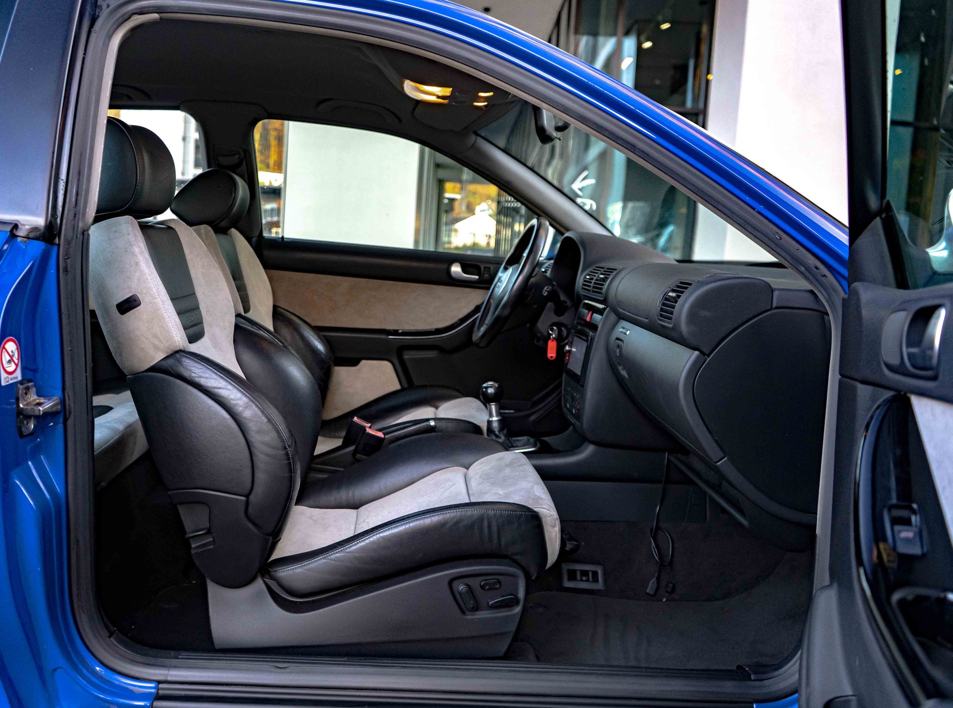 AUDI S3 quattro (RS-Blau)-image-14